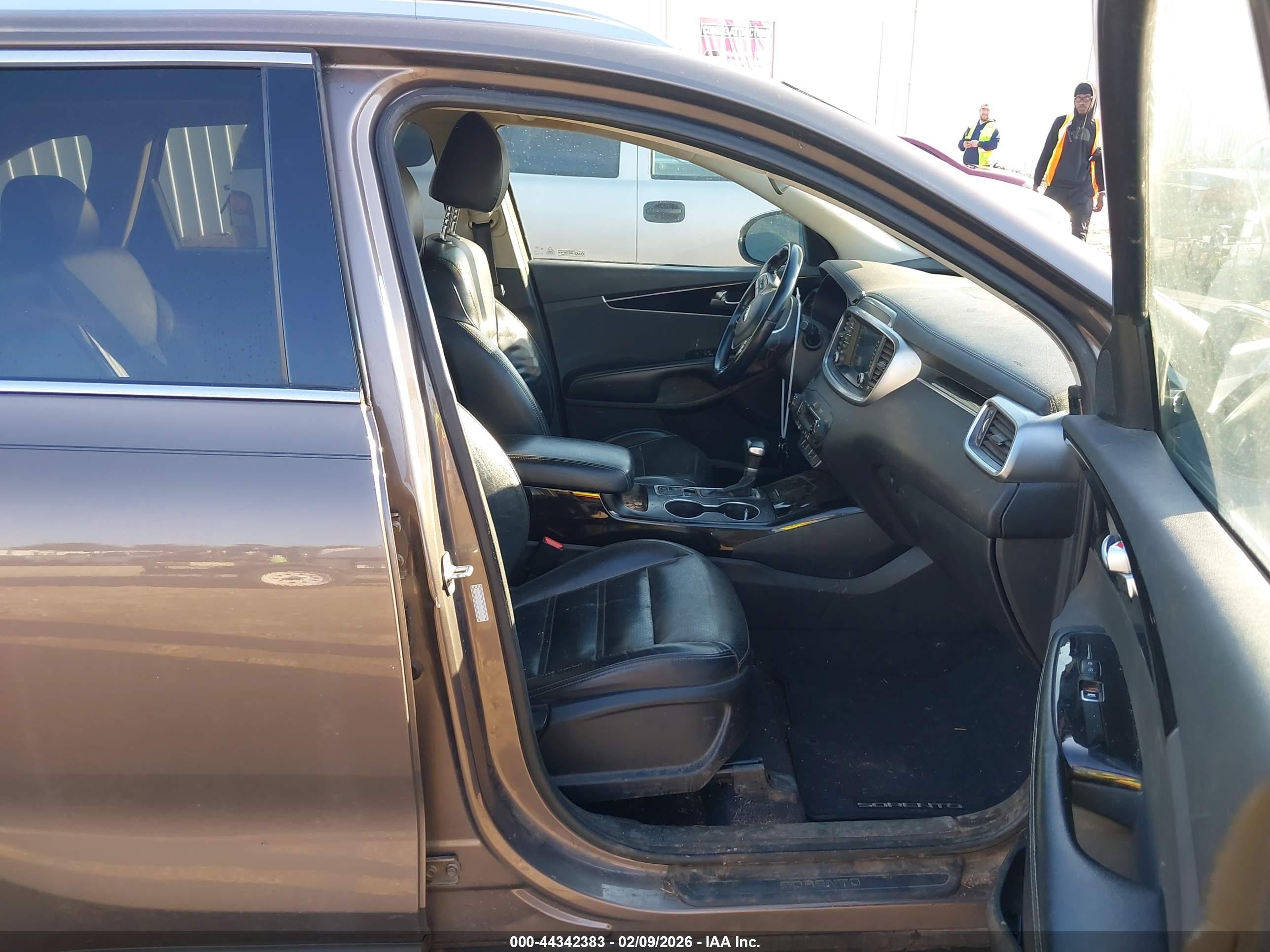 KIA SORENTO image 5
