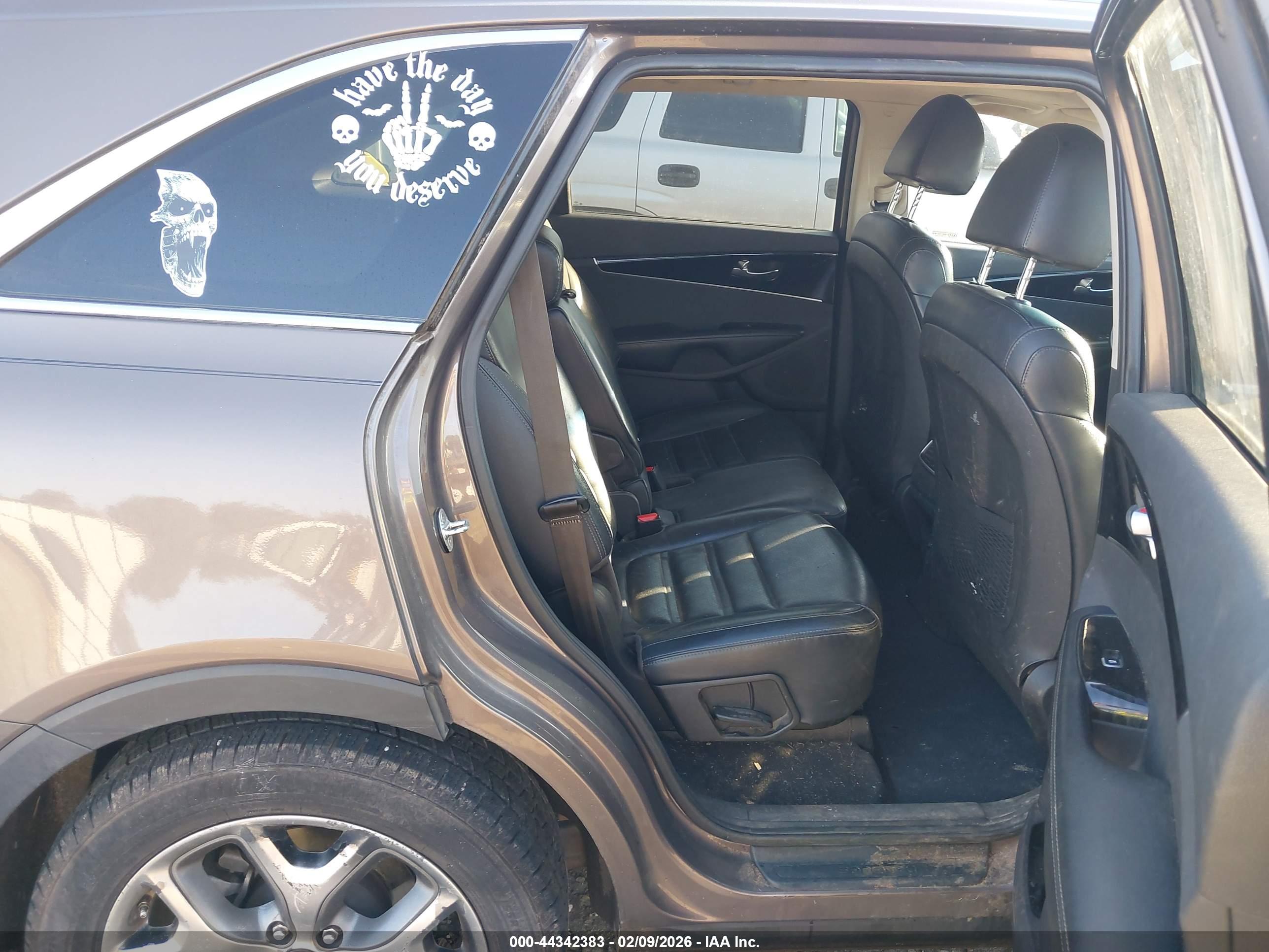 KIA SORENTO image 8