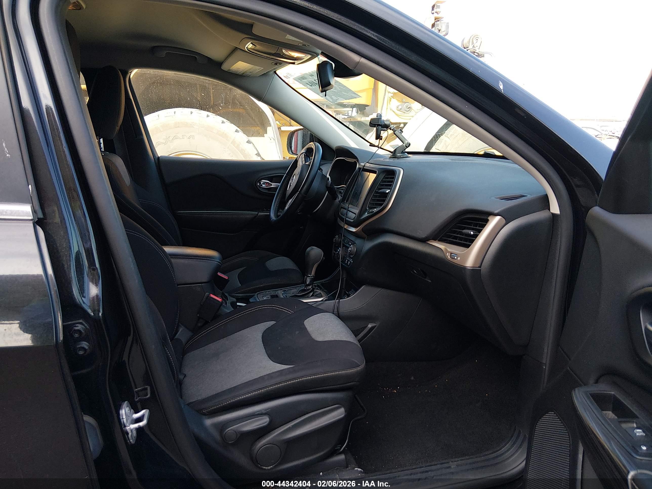 JEEP CHEROKEE image 5