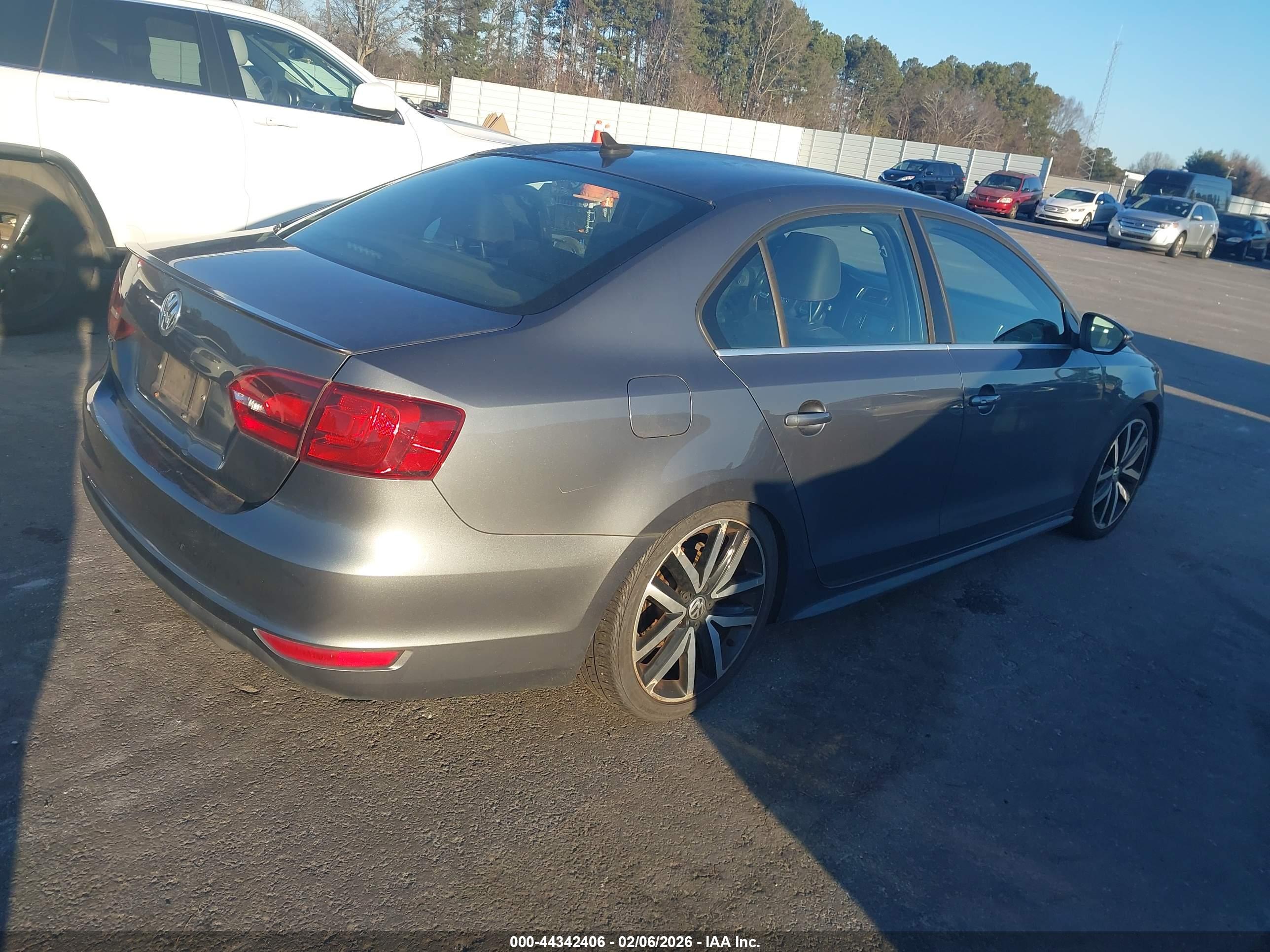 VOLKSWAGEN JETTA image 4