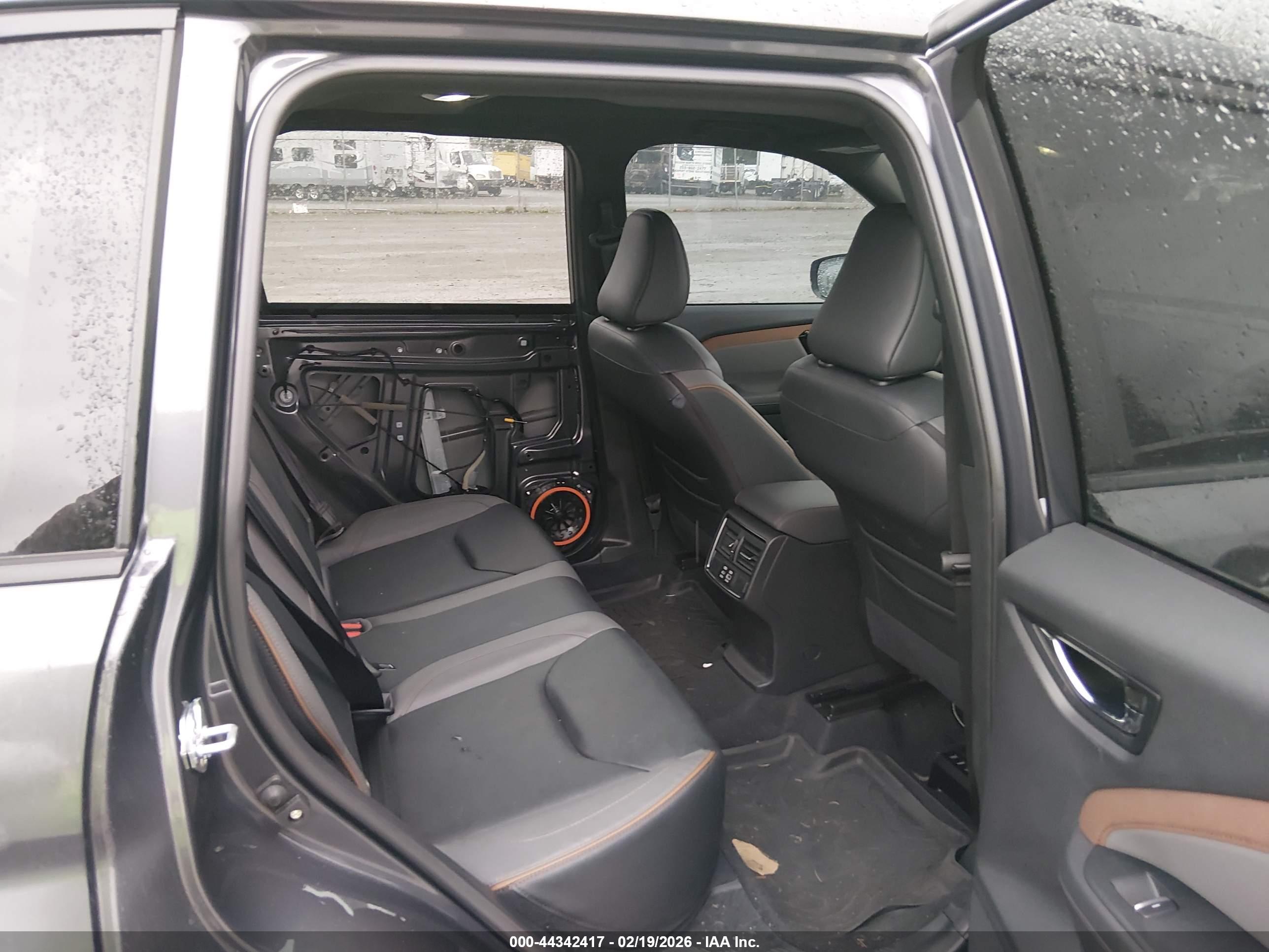 SUBARU FORESTER image 8