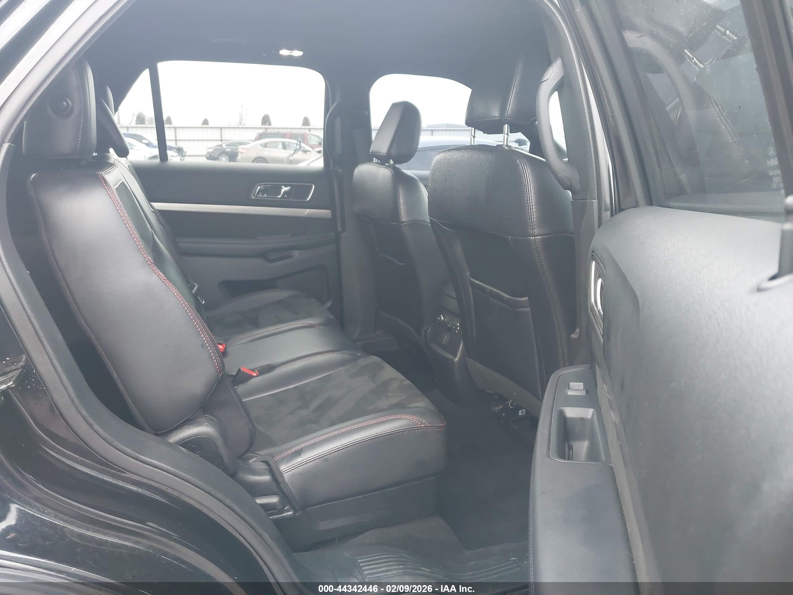 FORD EXPLORER image 8