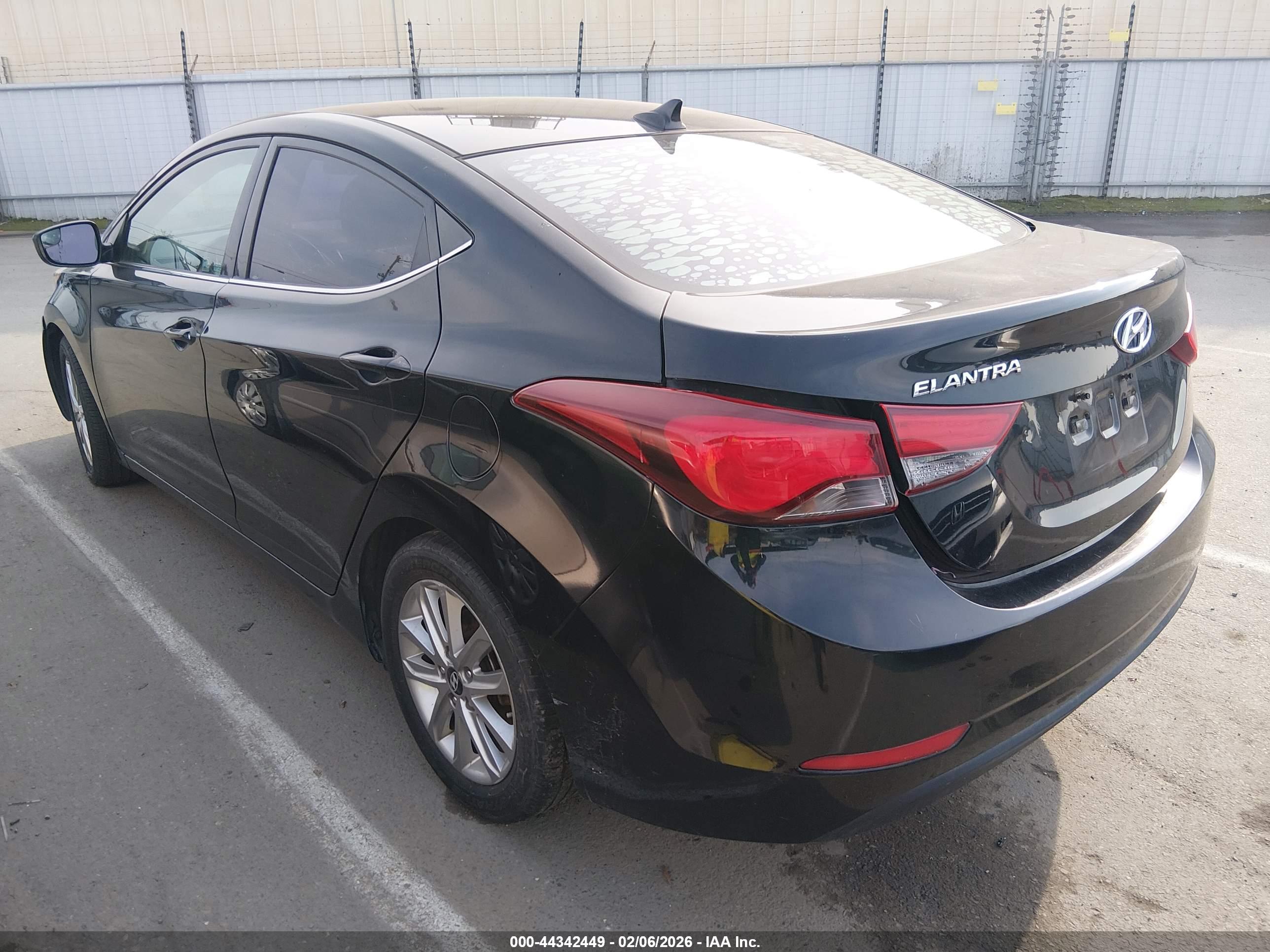 HYUNDAI ELANTRA image 3