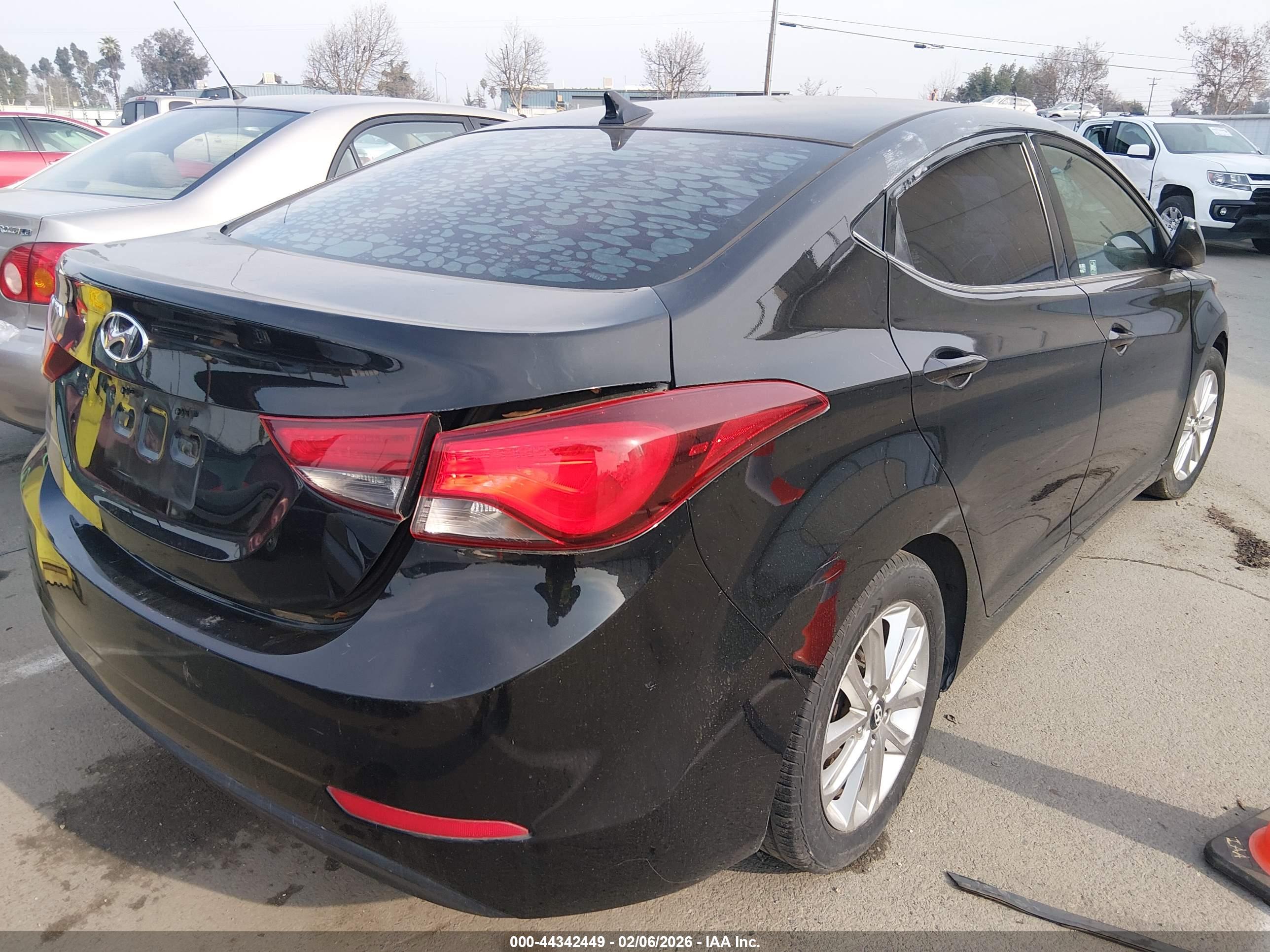HYUNDAI ELANTRA image 4