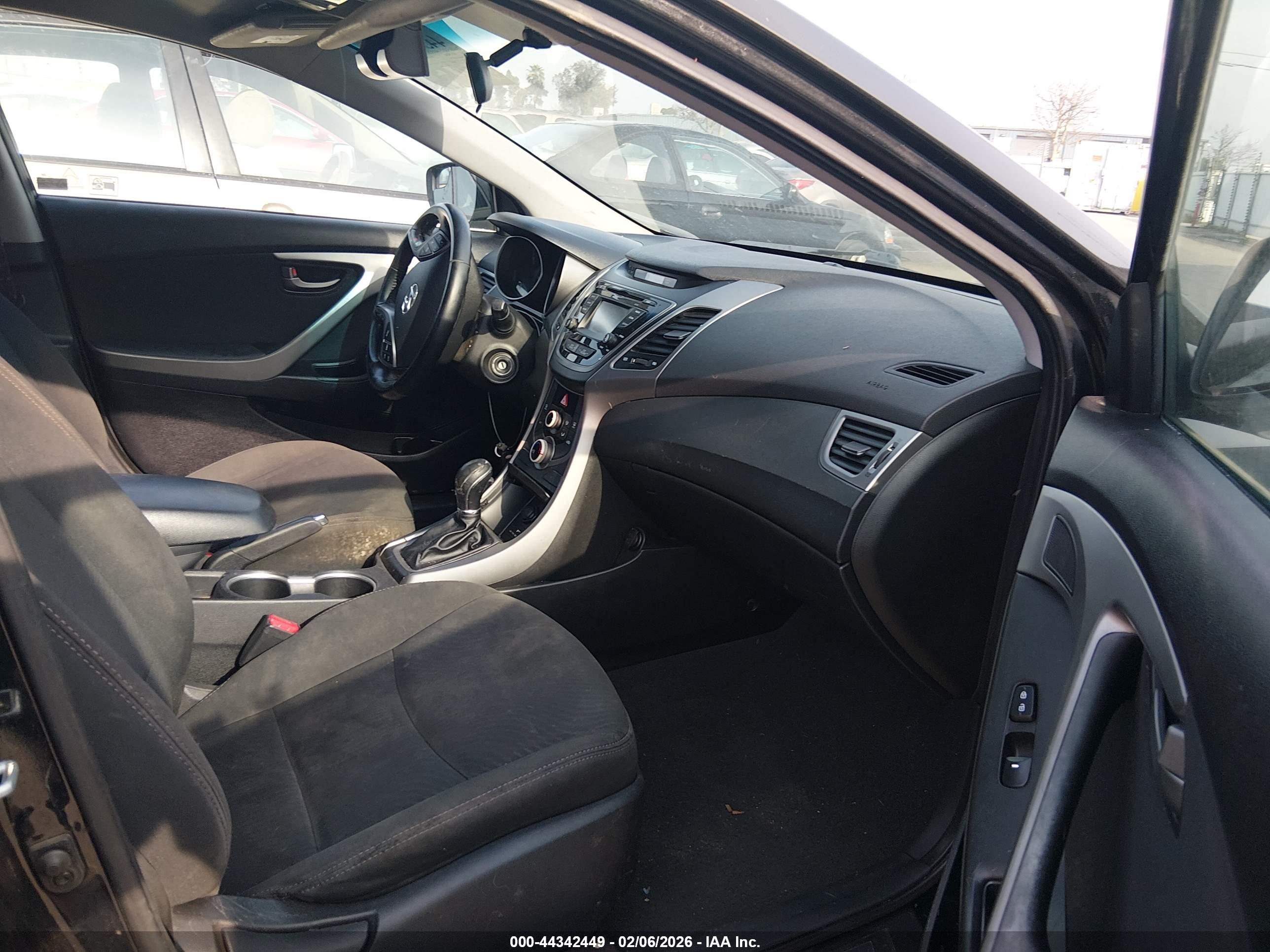HYUNDAI ELANTRA image 5