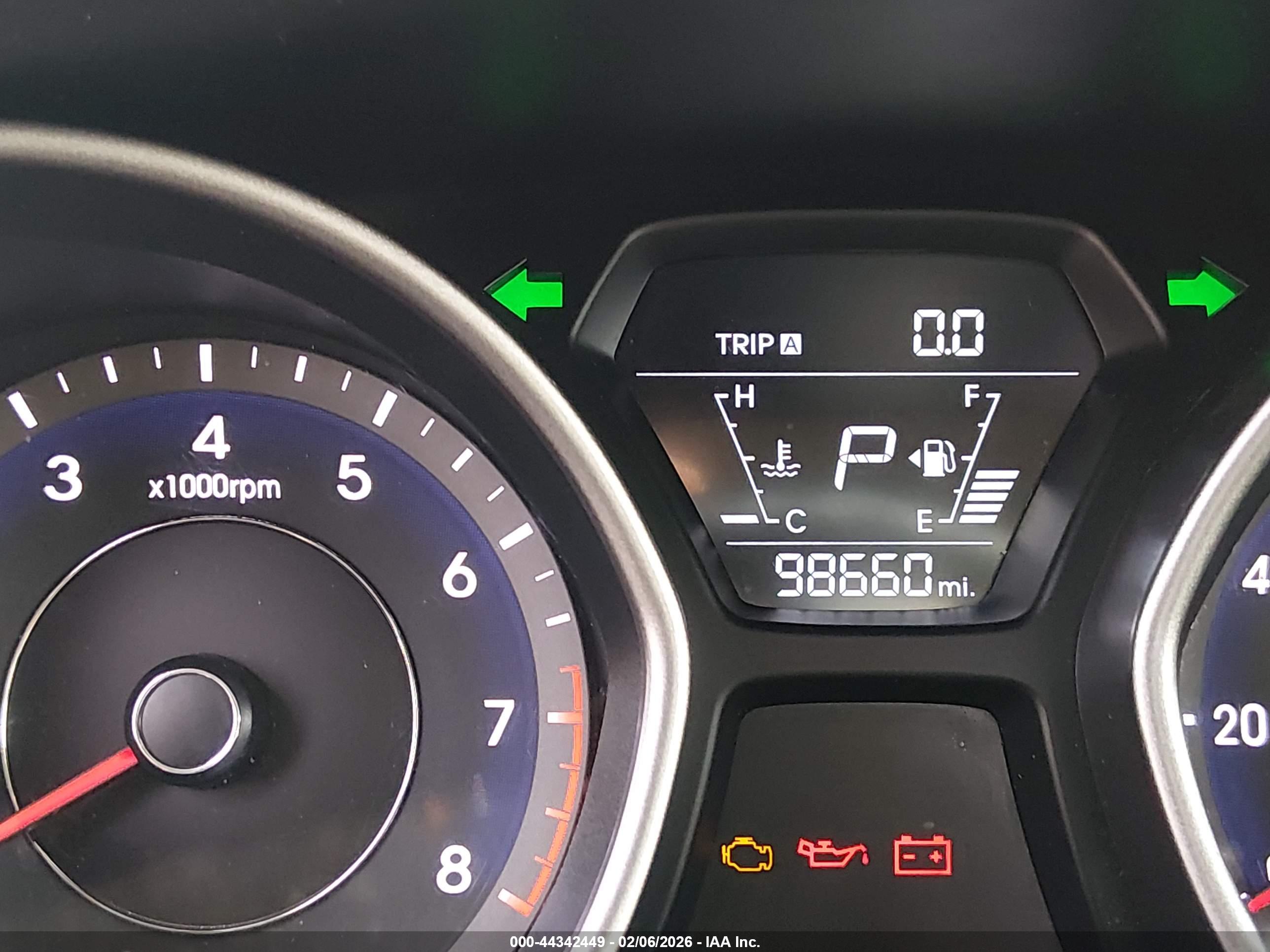 HYUNDAI ELANTRA image 7