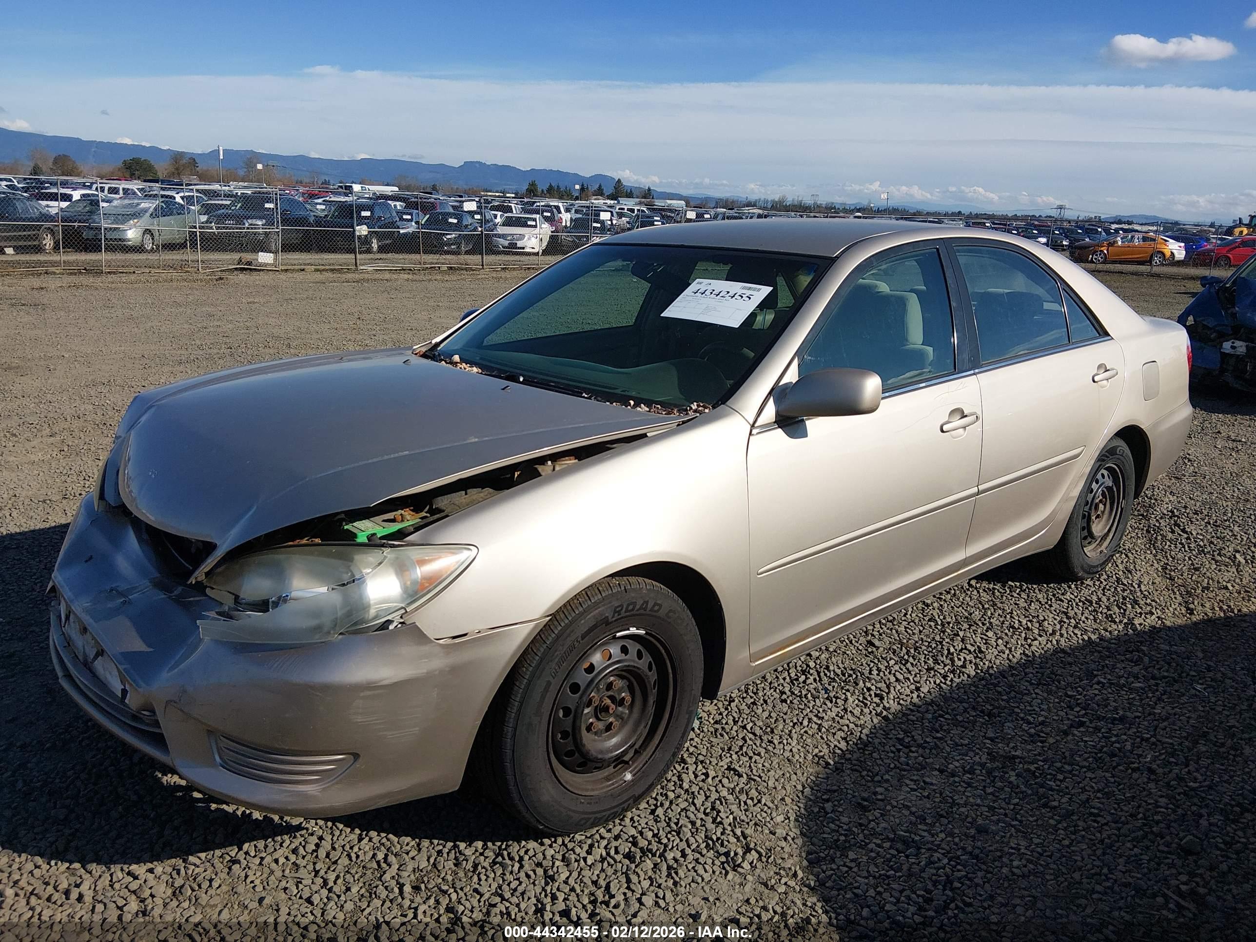 TOYOTA CAMRY image 2