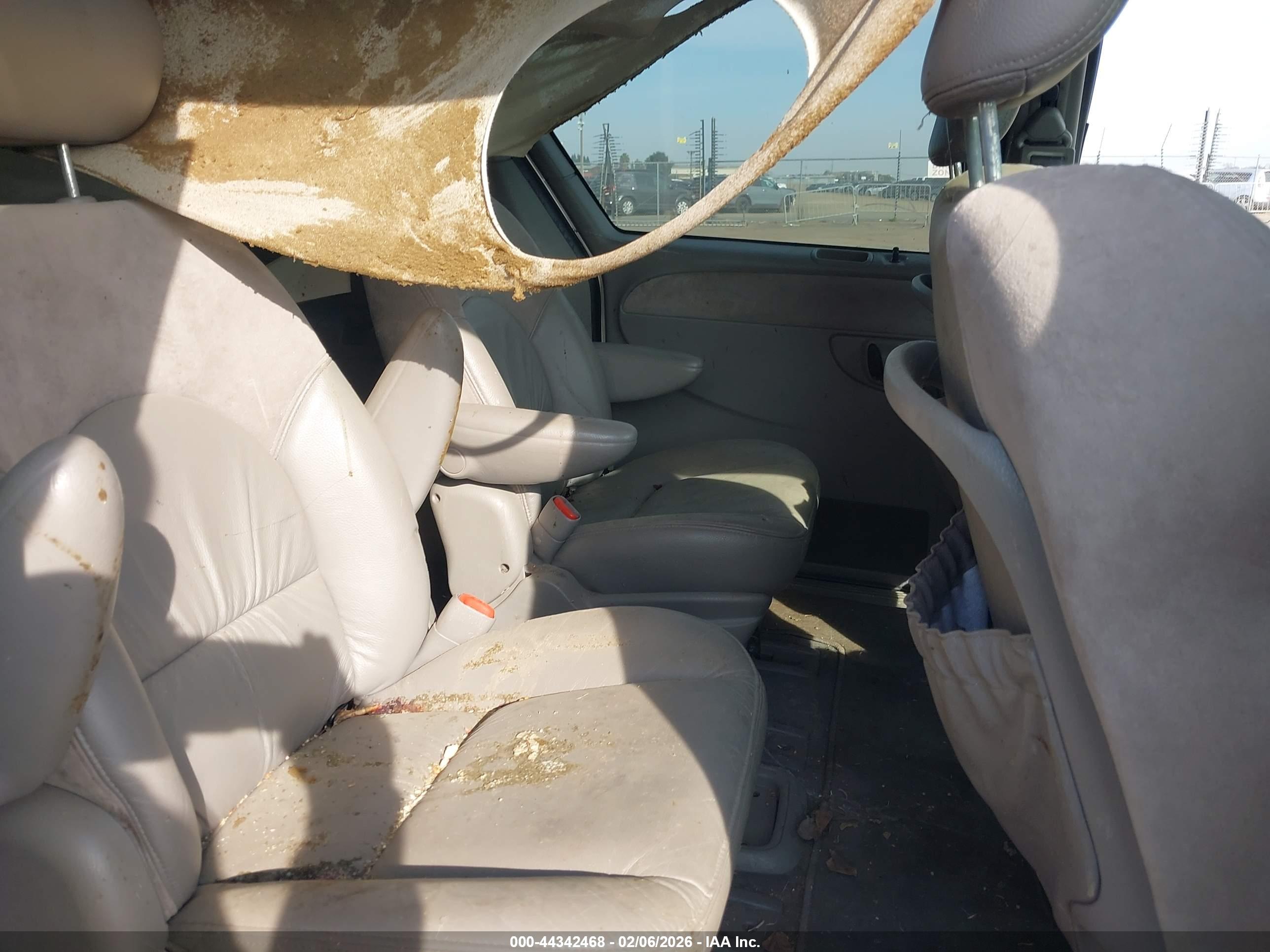 CHRYSLER TOWN image 8
