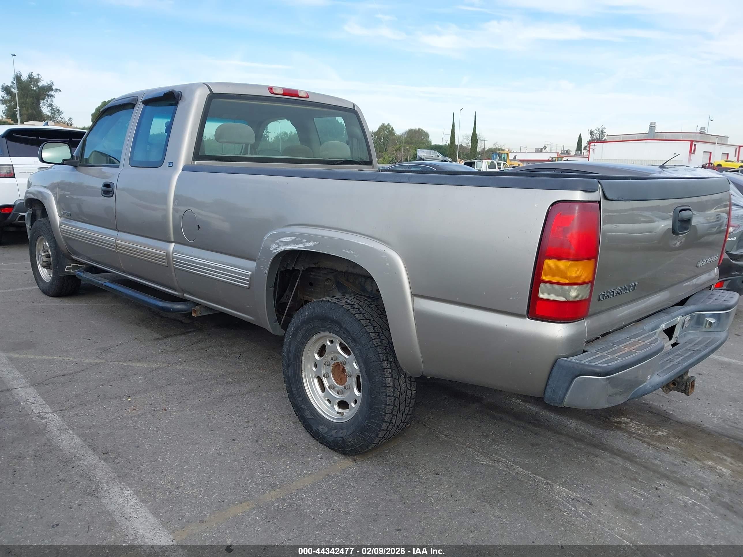 CHEVROLET SILVERADO image 3