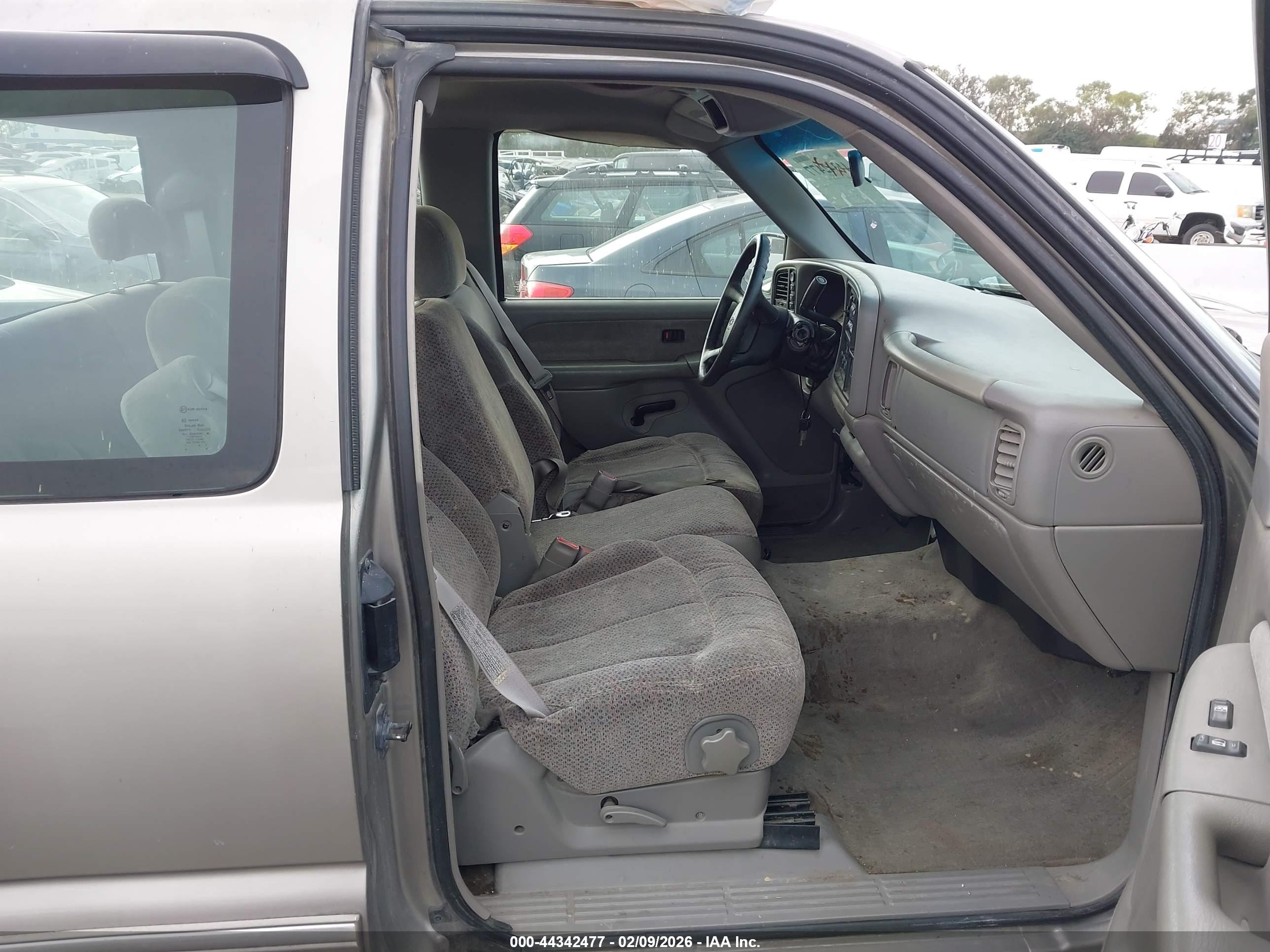 CHEVROLET SILVERADO image 5