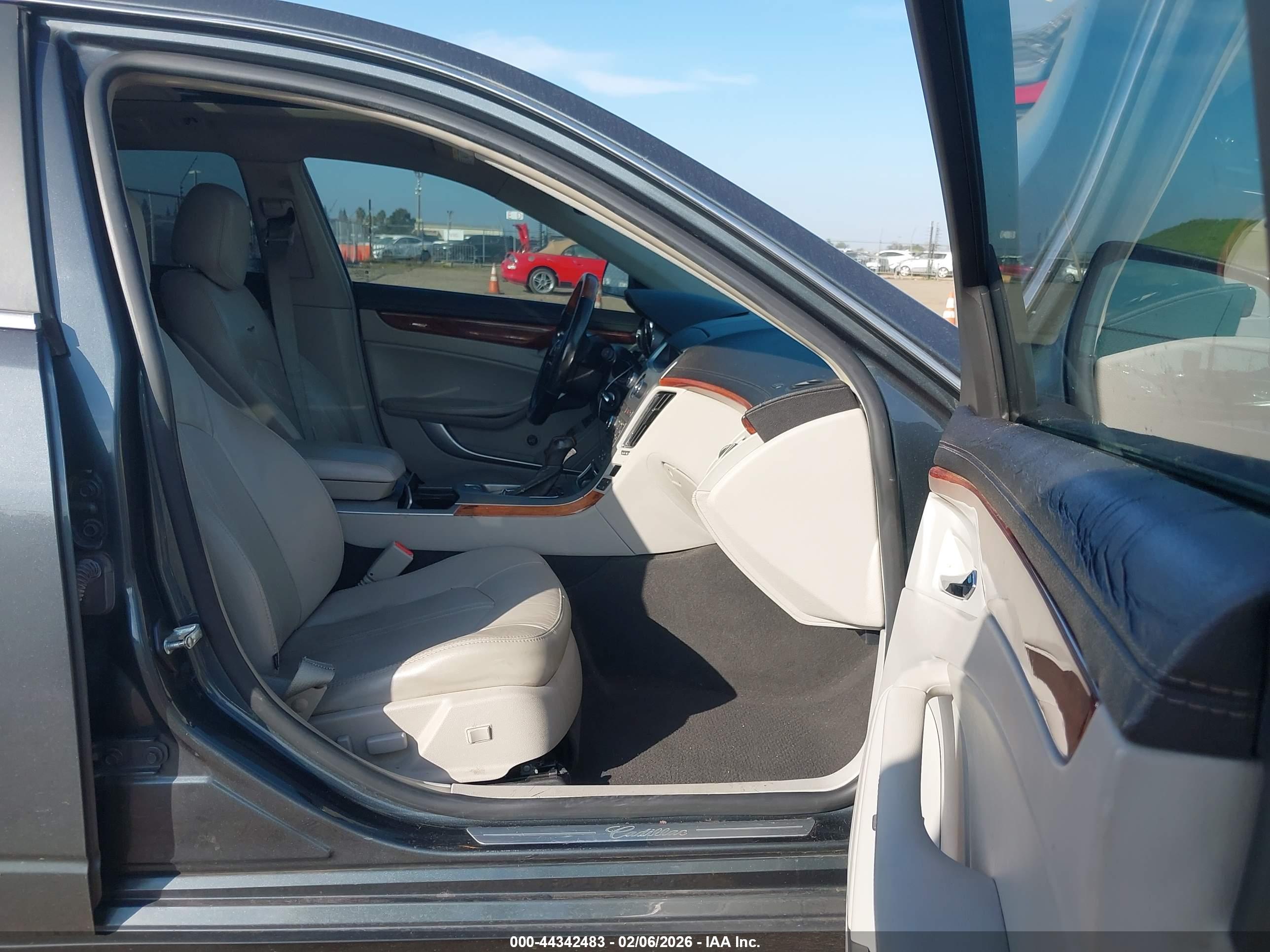 CADILLAC CTS image 5