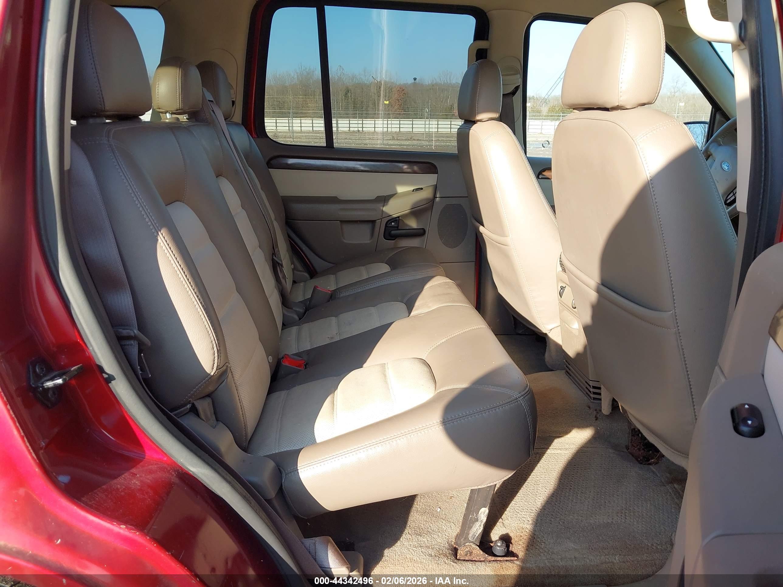 FORD EXPLORER image 8