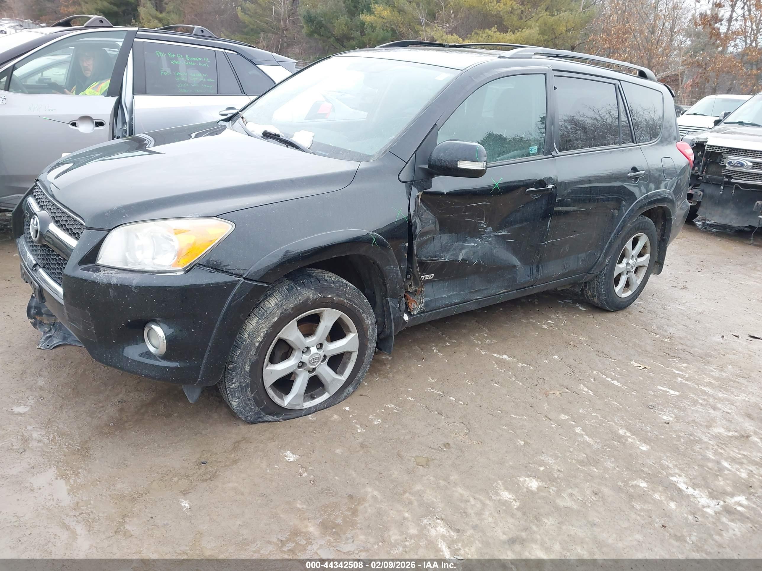 TOYOTA RAV4 image 2