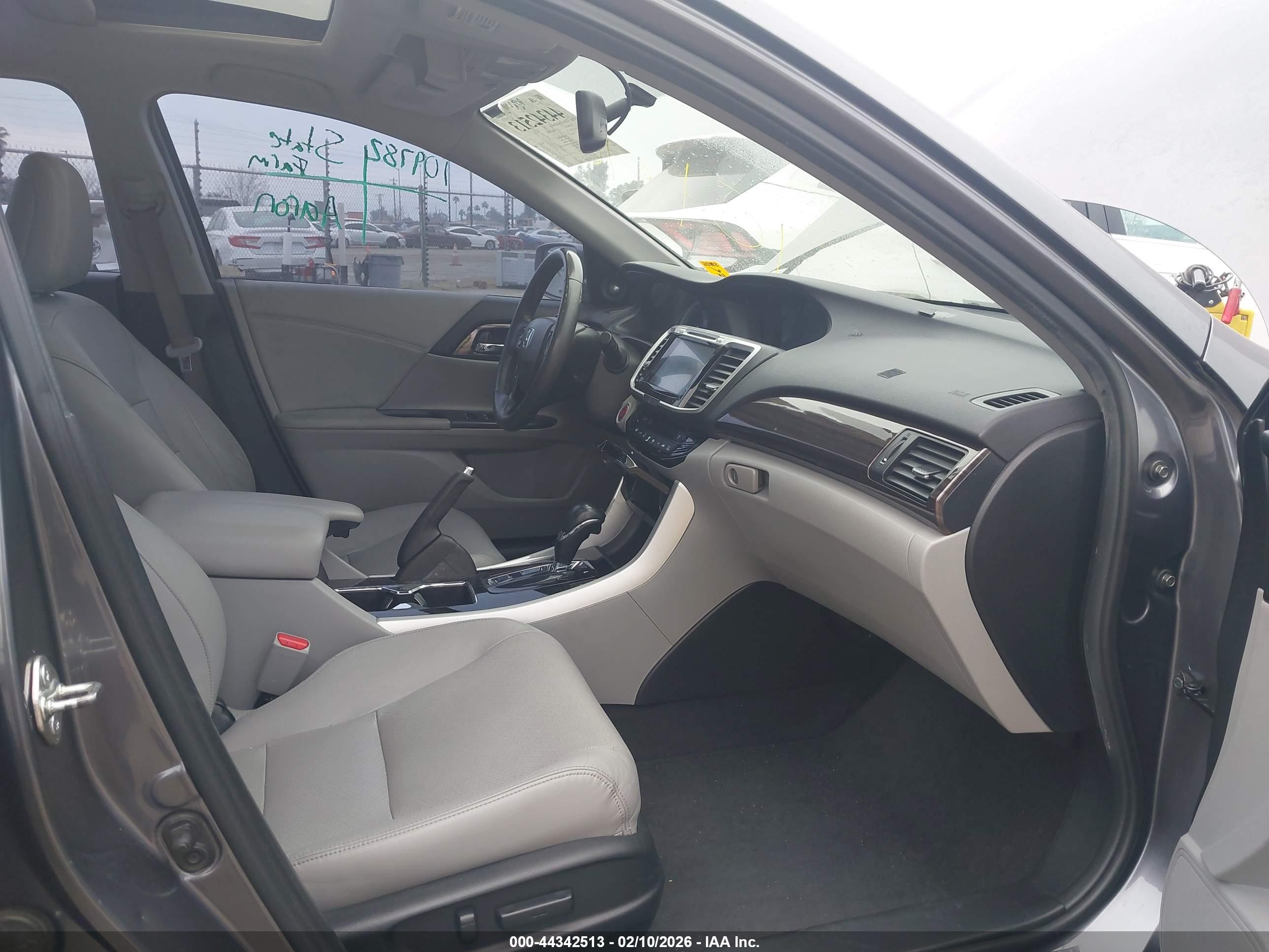 HONDA ACCORD image 5