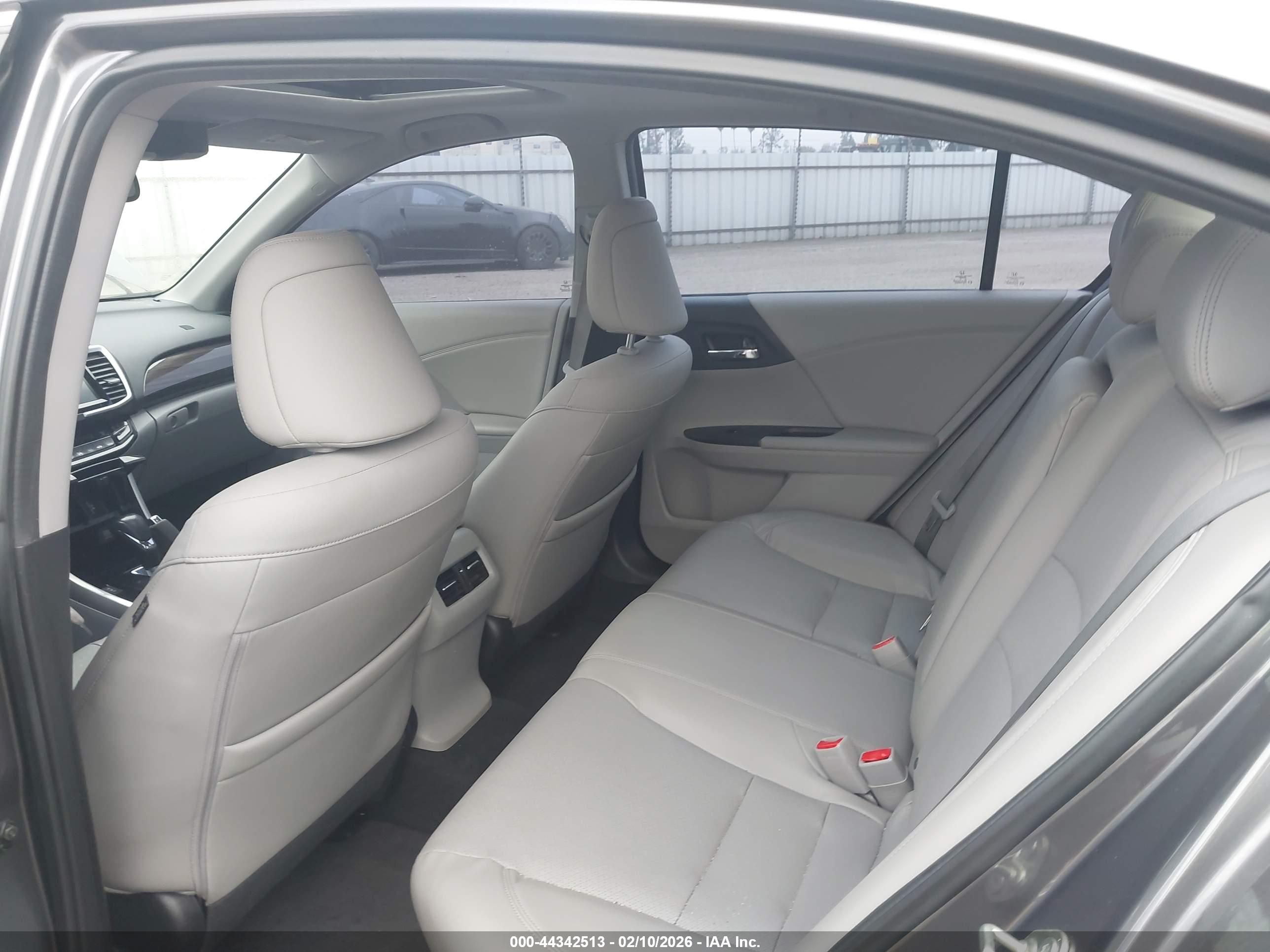 HONDA ACCORD image 8