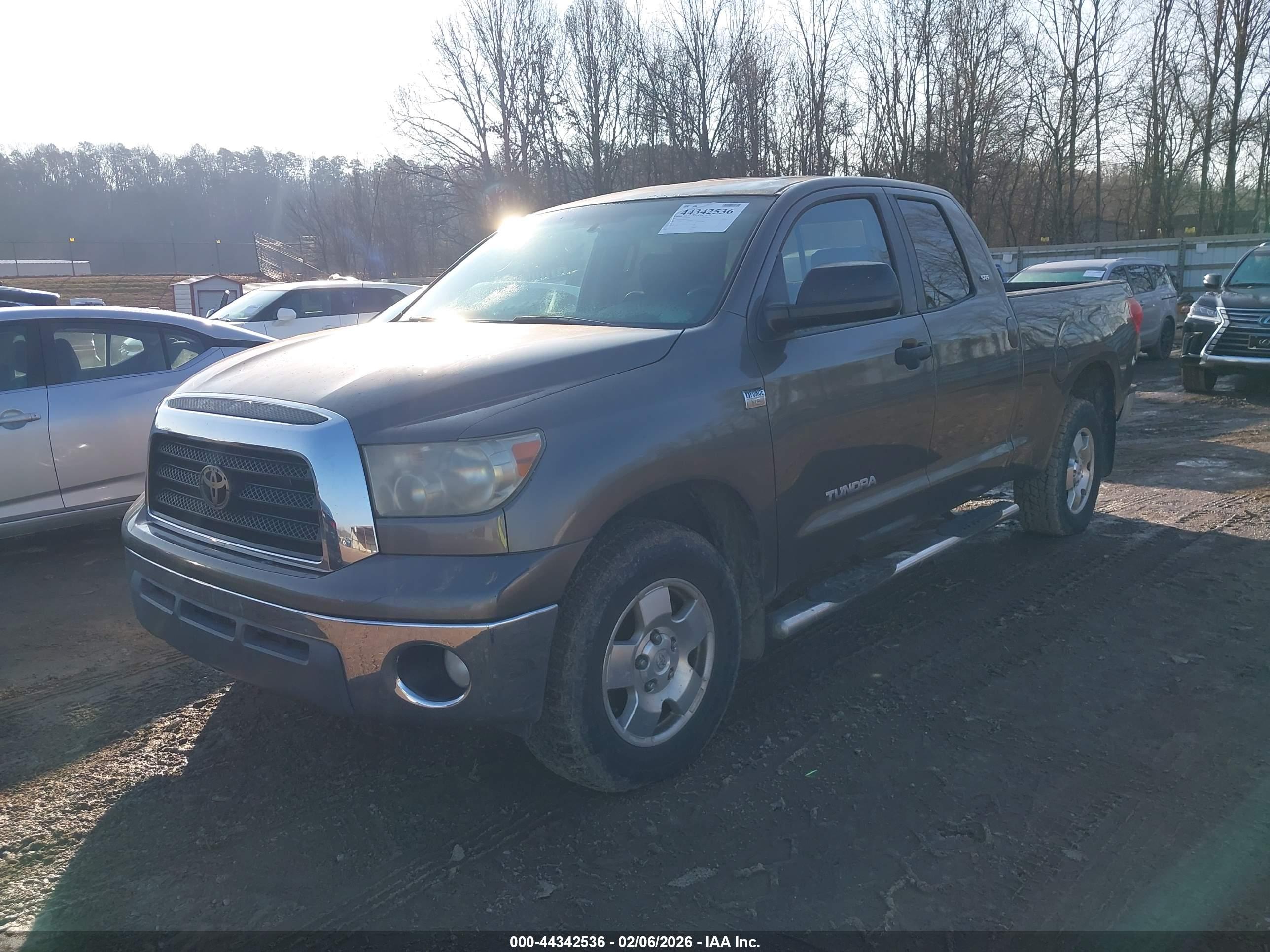 TOYOTA TUNDRA image 2