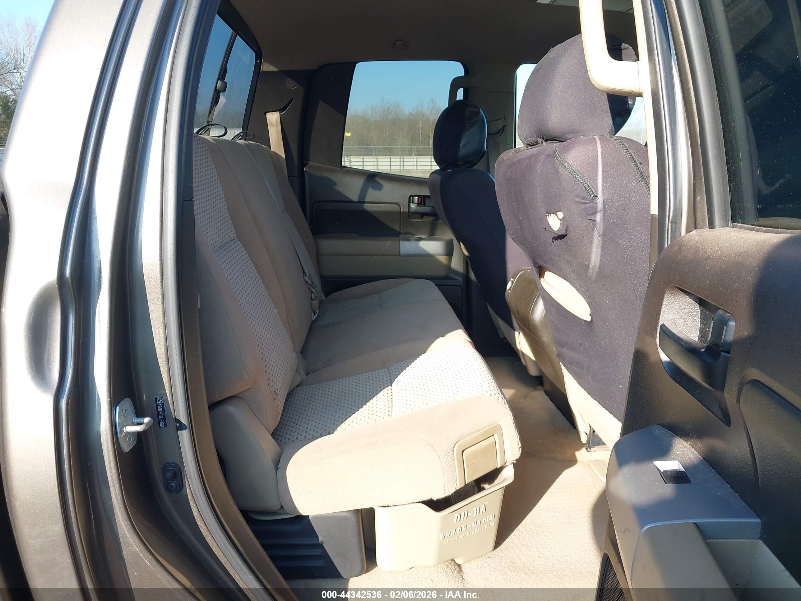 TOYOTA TUNDRA image 8