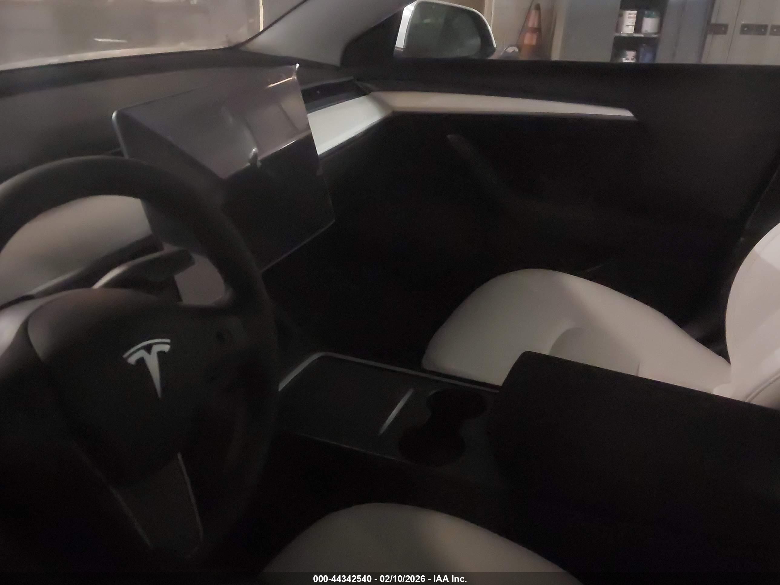 TESLA MODEL image 7