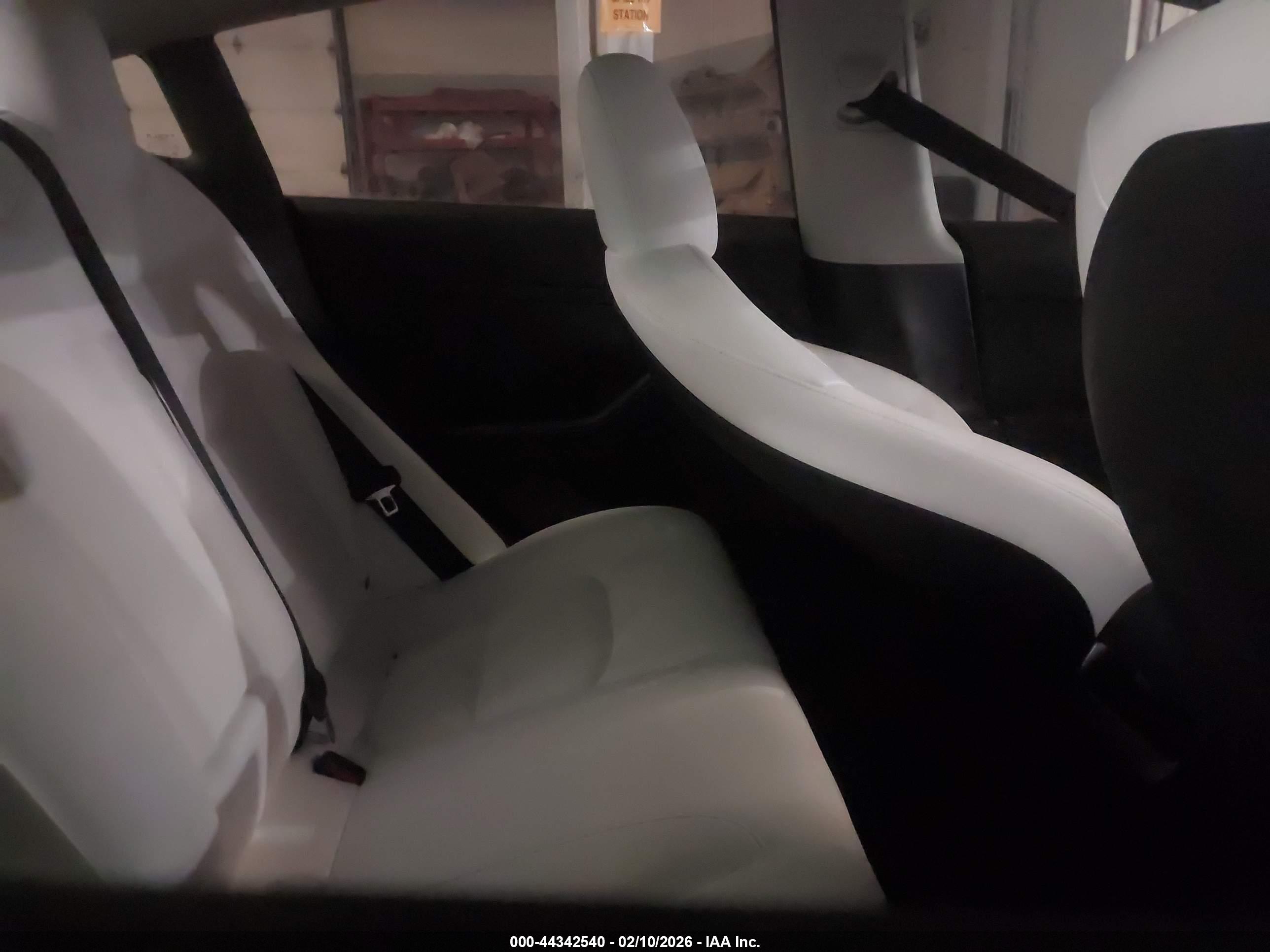TESLA MODEL image 8