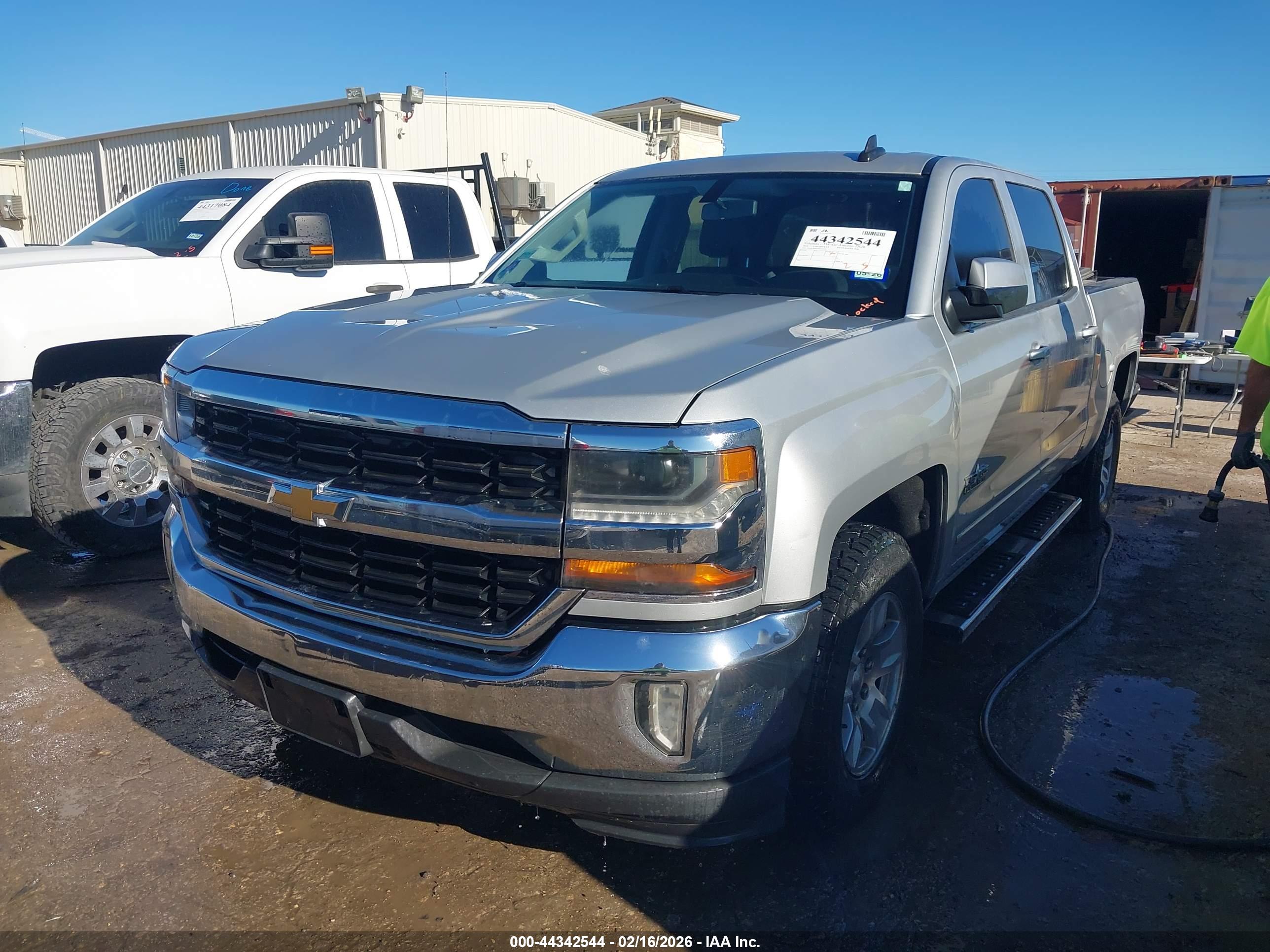 CHEVROLET SILVERADO image 2