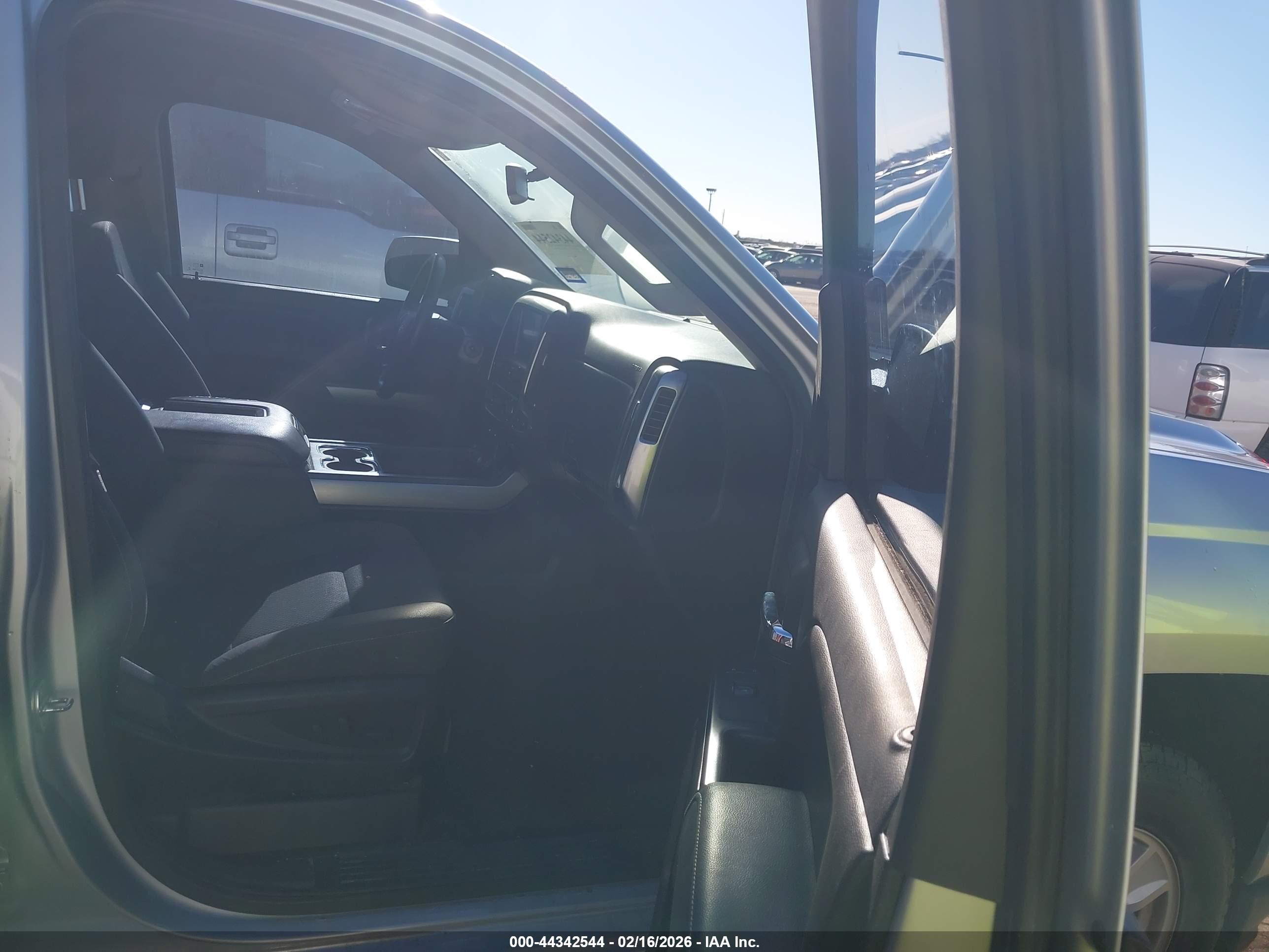 CHEVROLET SILVERADO image 5