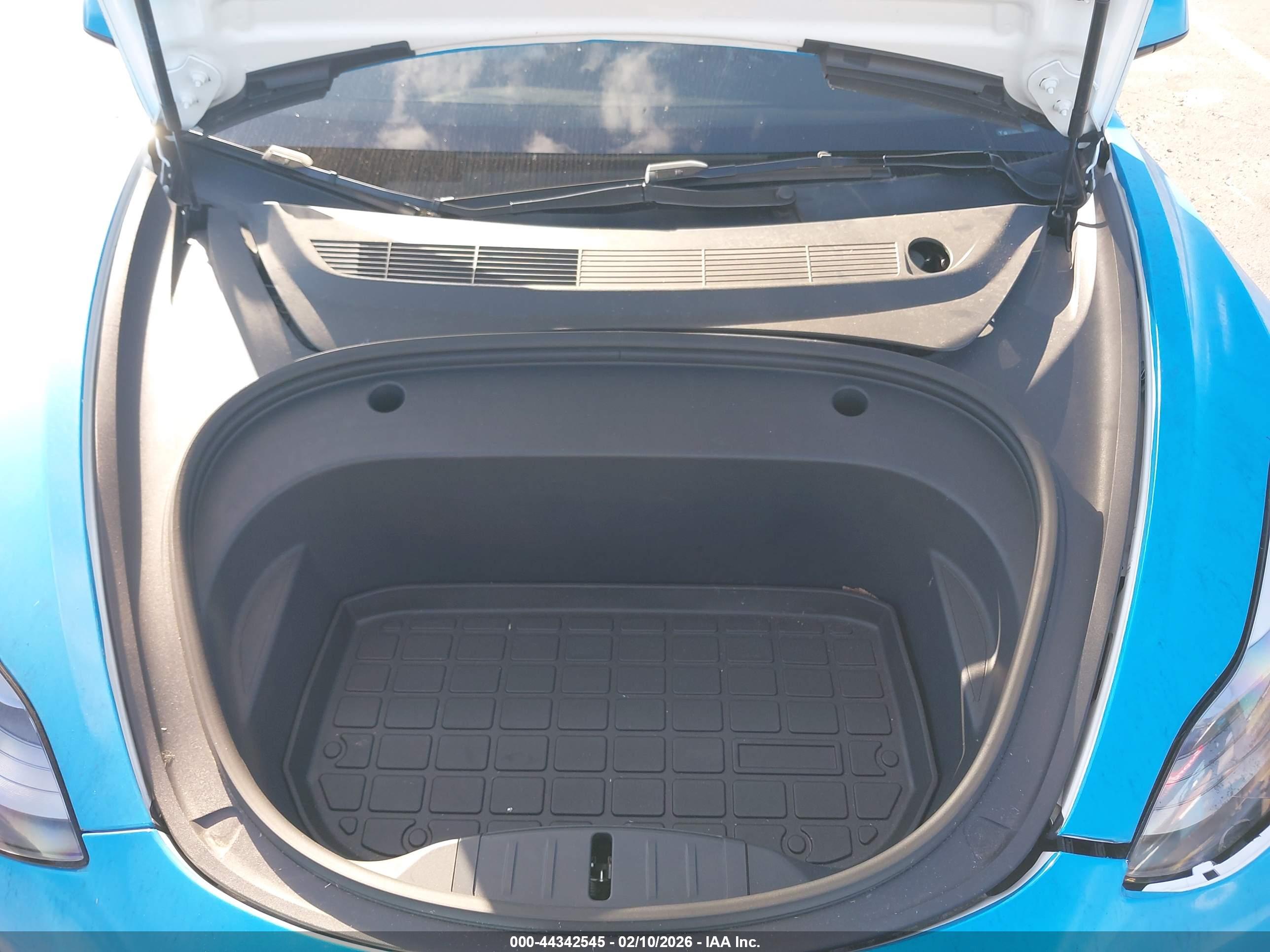TESLA MODEL image 10