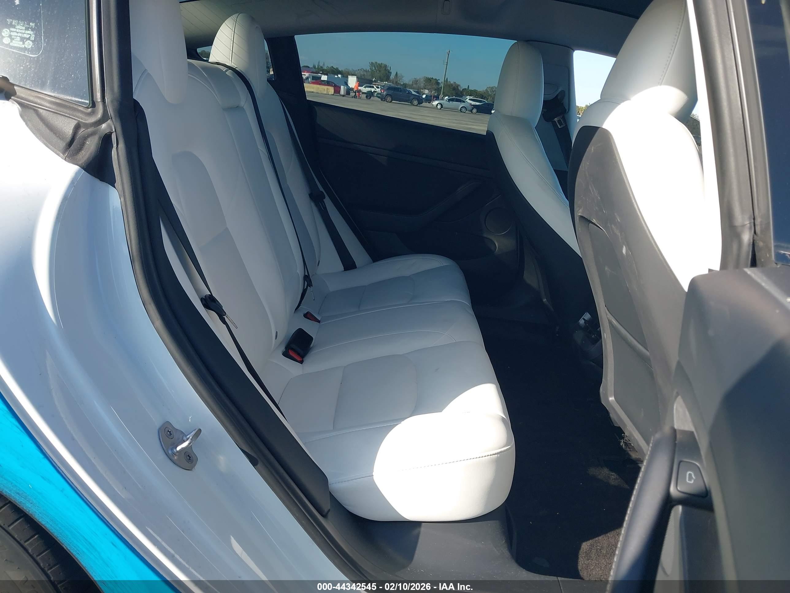 TESLA MODEL image 8