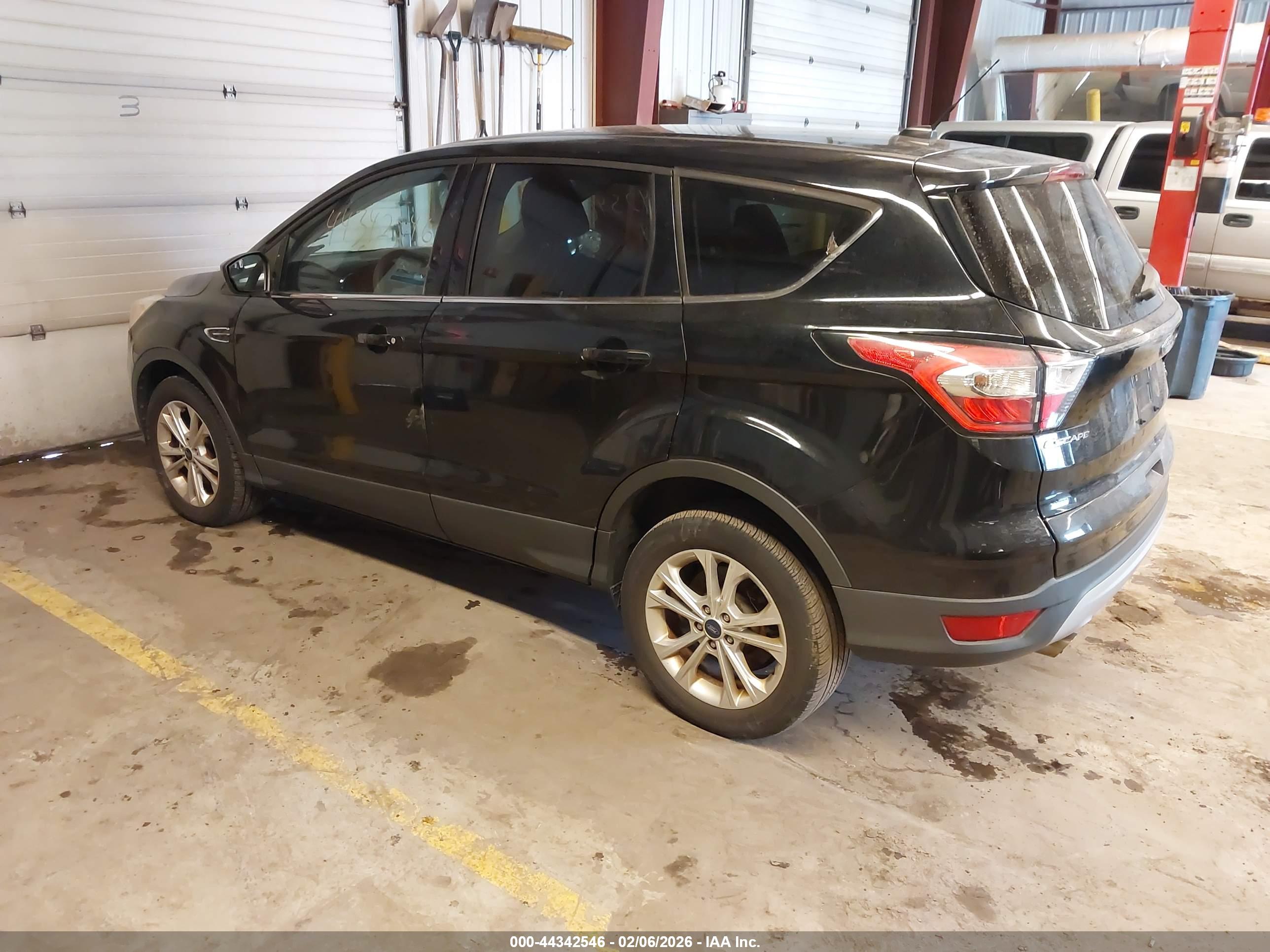 FORD ESCAPE image 3