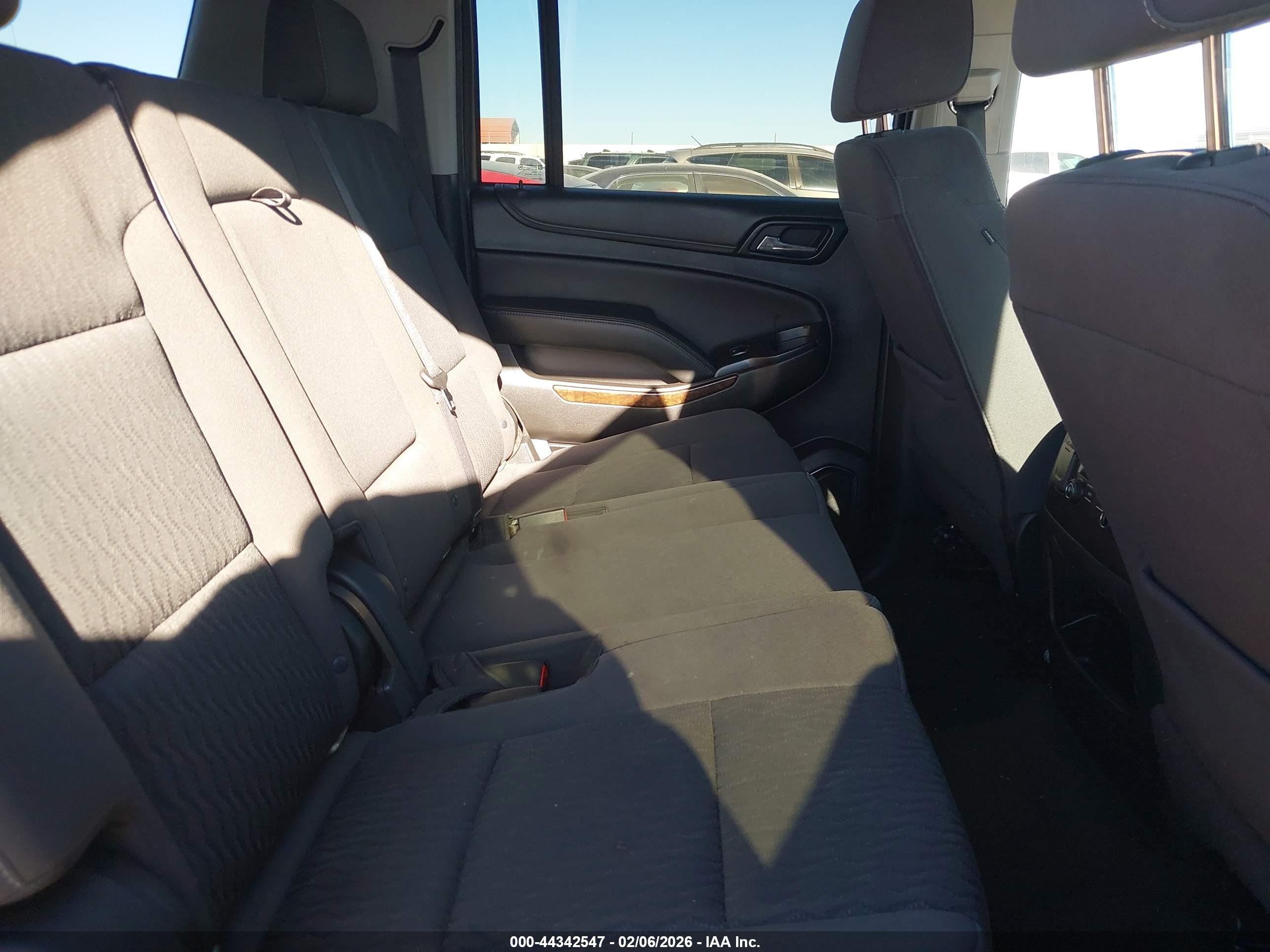 CHEVROLET SUBURBAN image 8