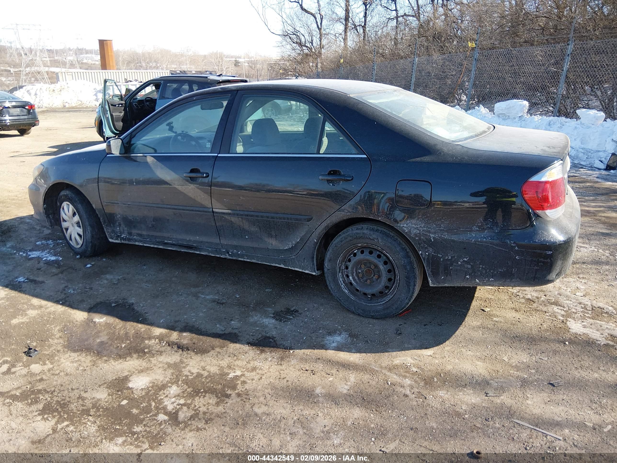 TOYOTA CAMRY image 3