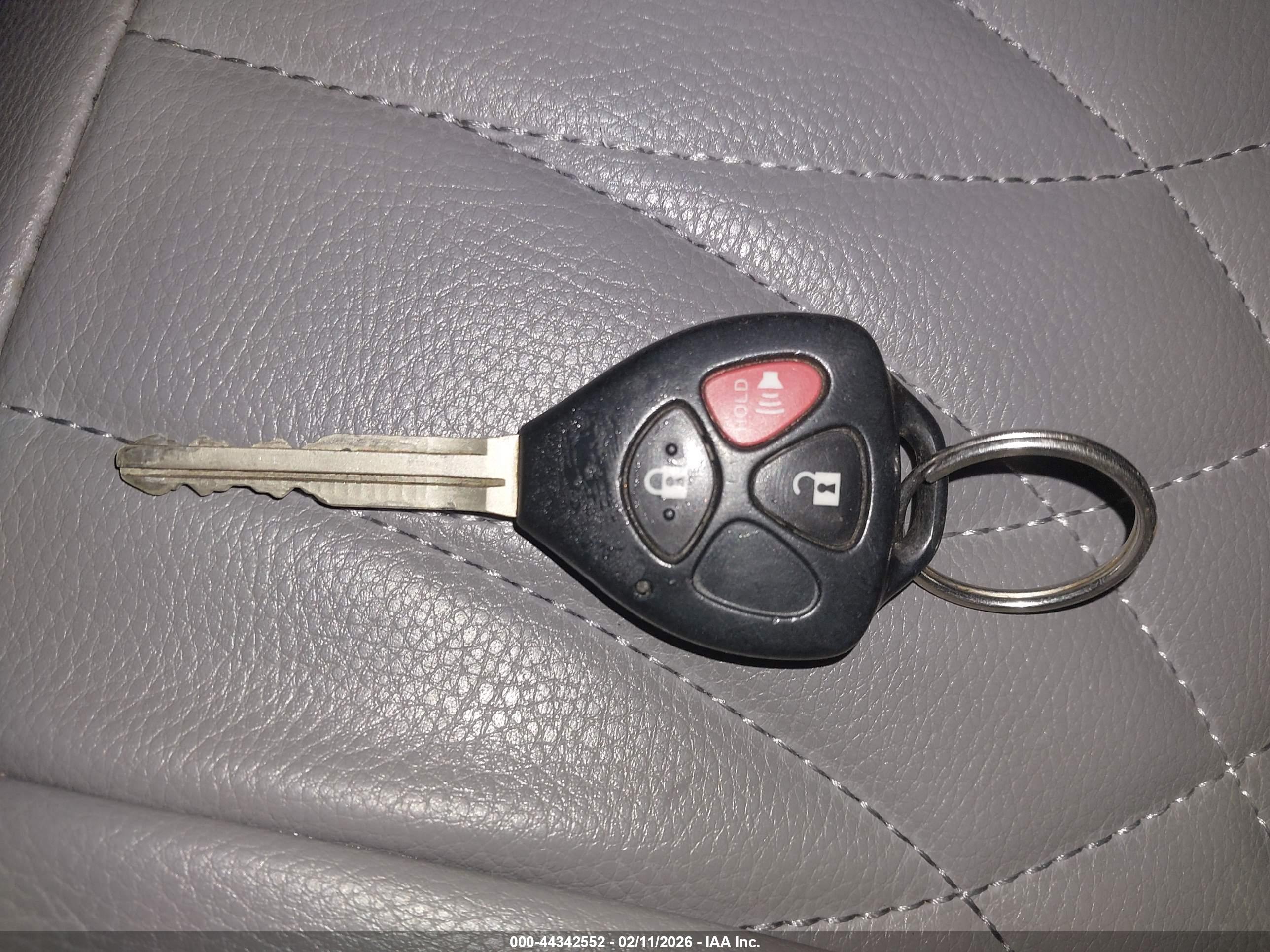 TOYOTA RAV4 image 11