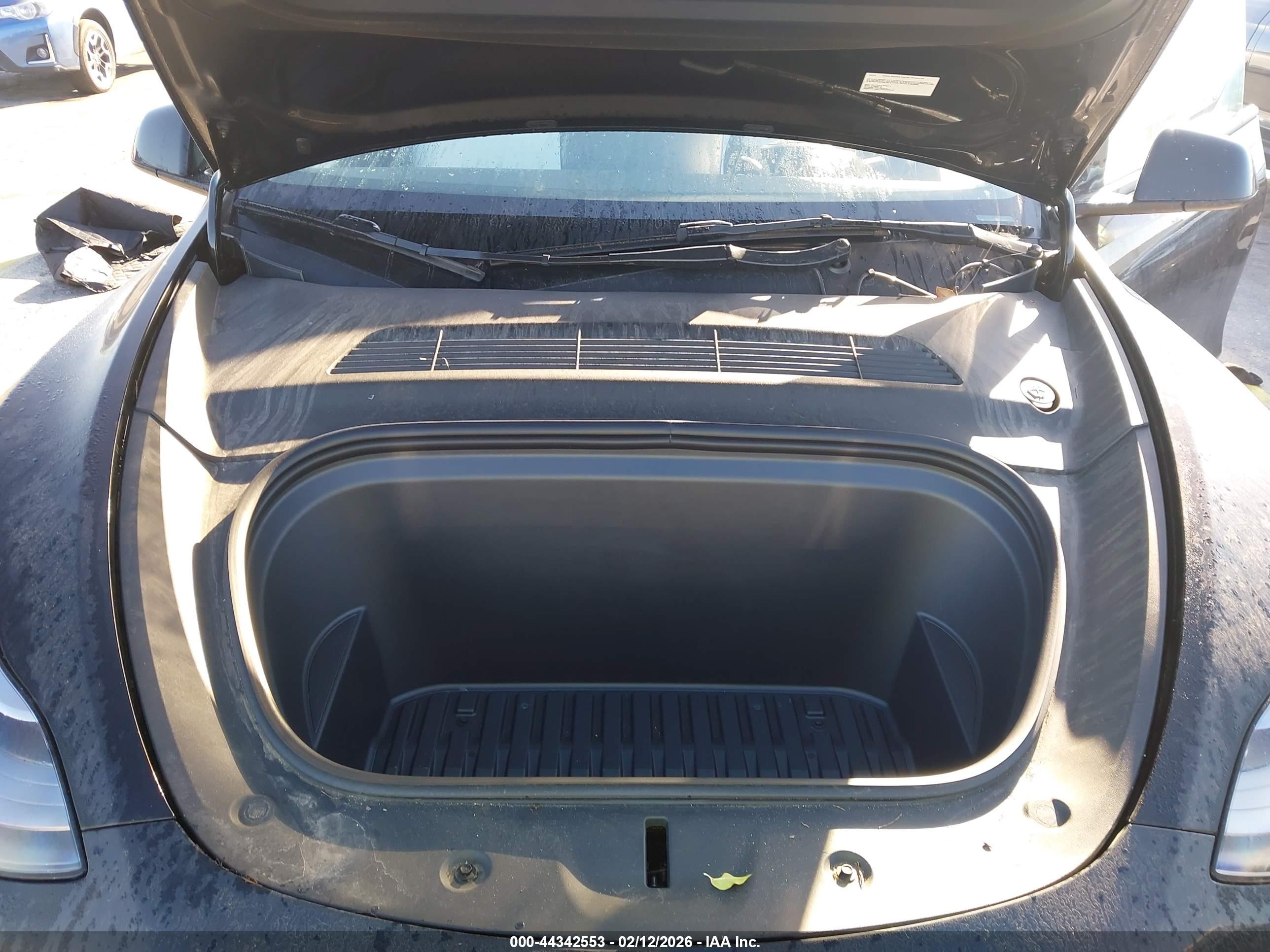 TESLA MODEL image 10