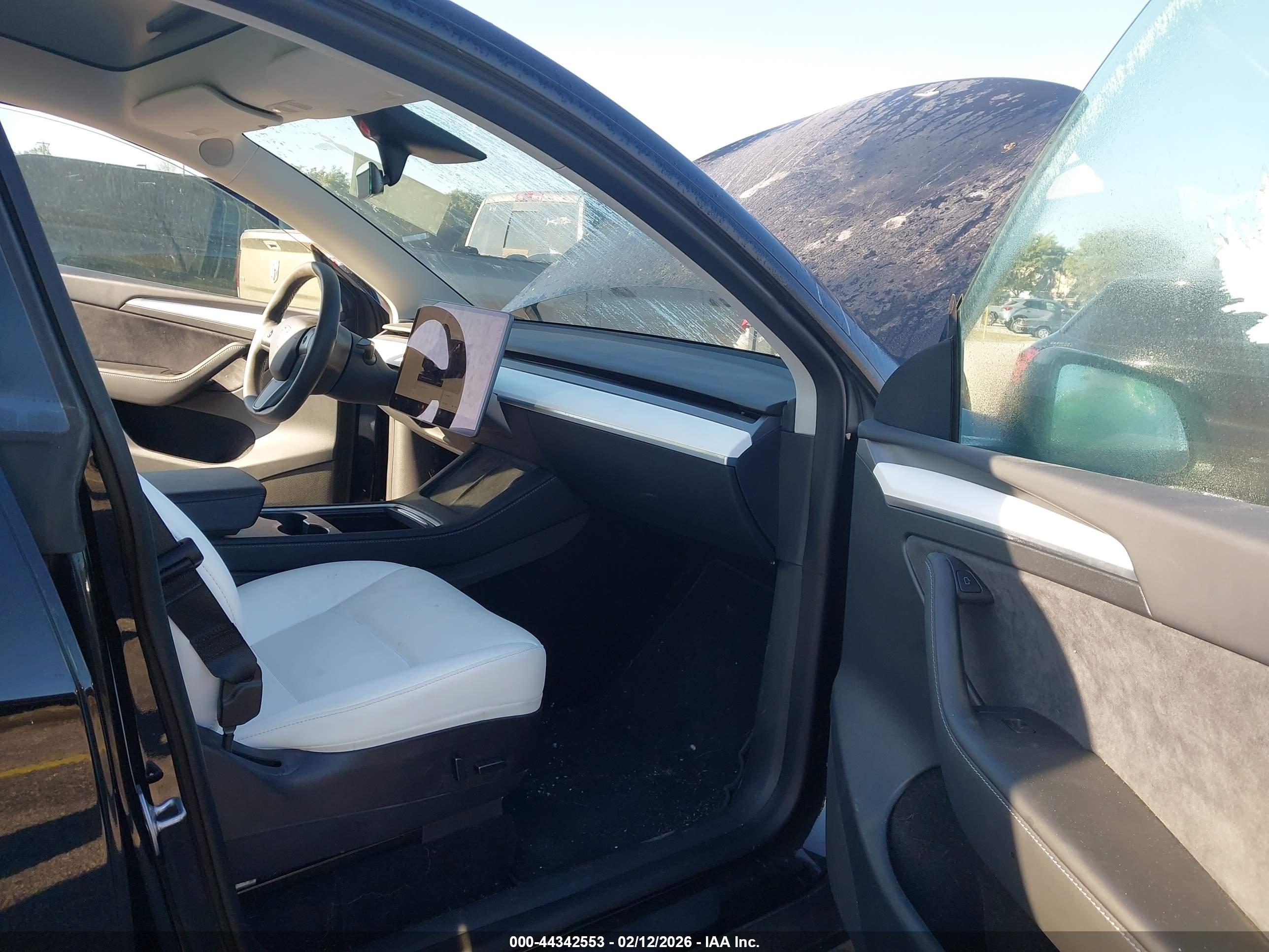 TESLA MODEL image 5