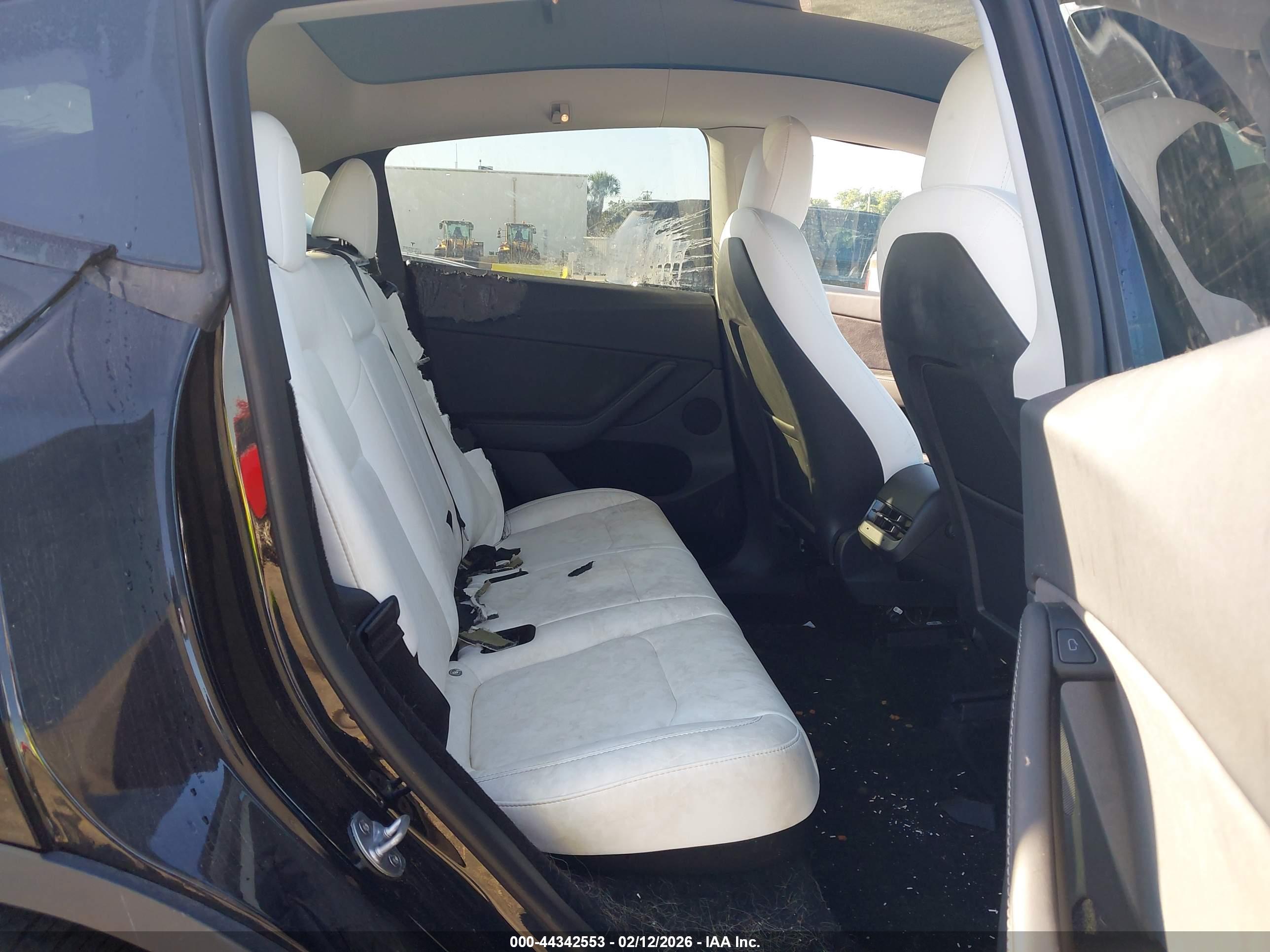 TESLA MODEL image 8