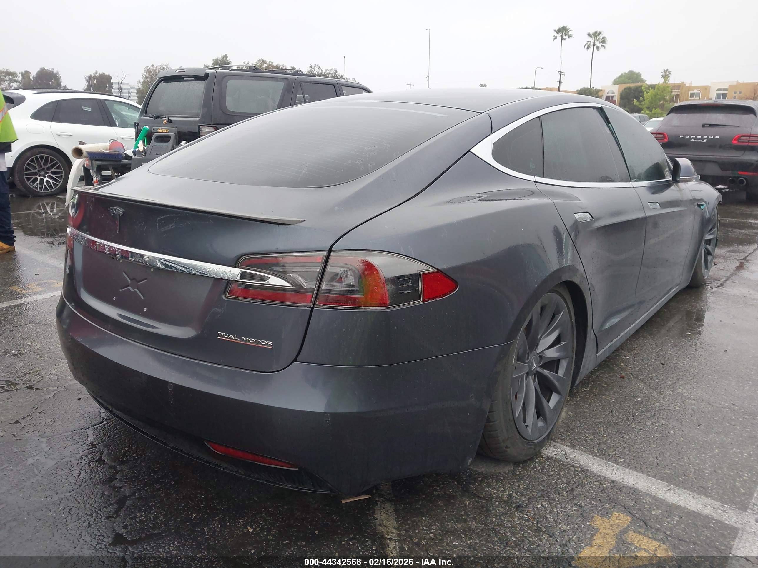 TESLA MODEL image 4