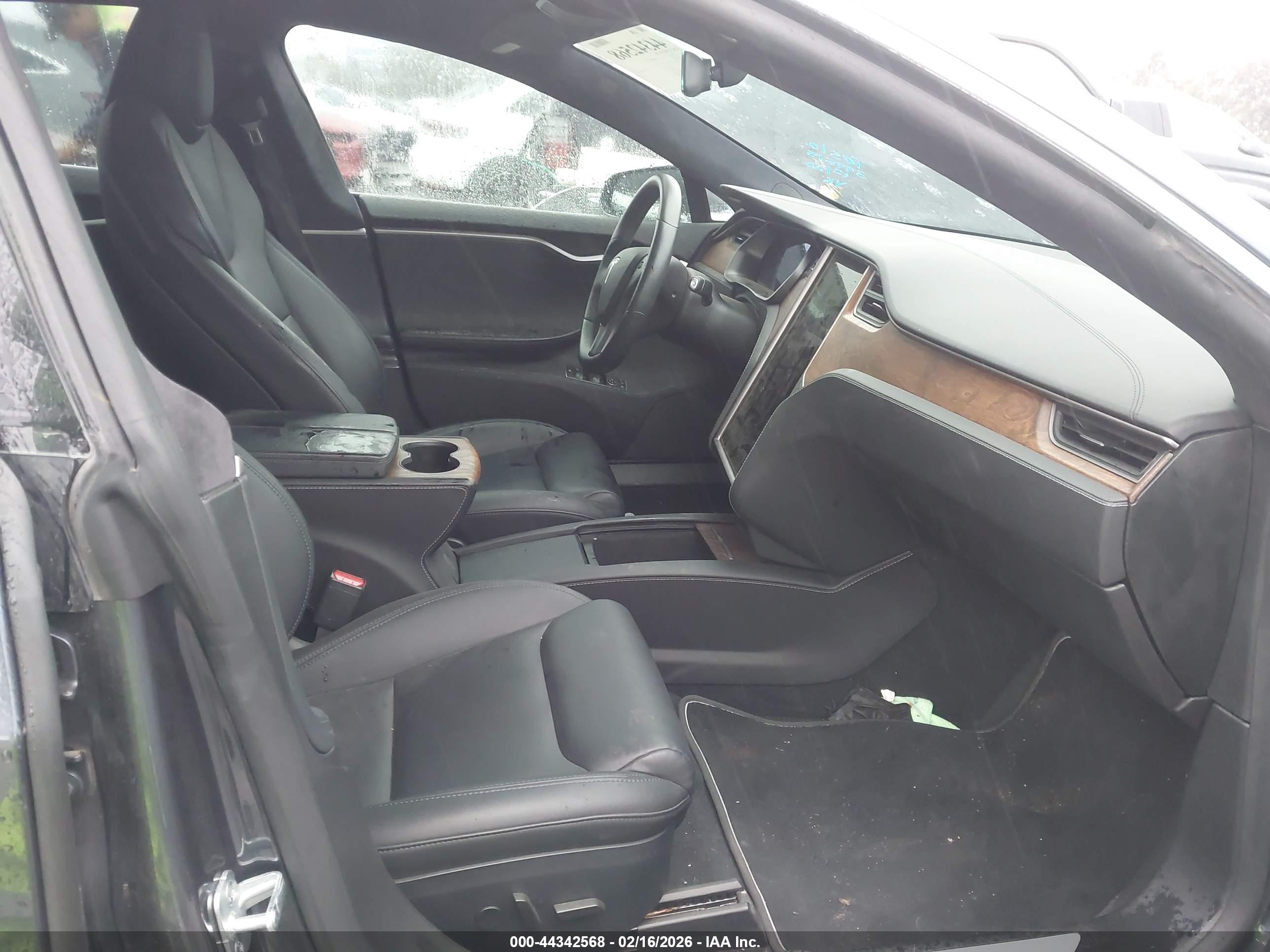 TESLA MODEL image 5
