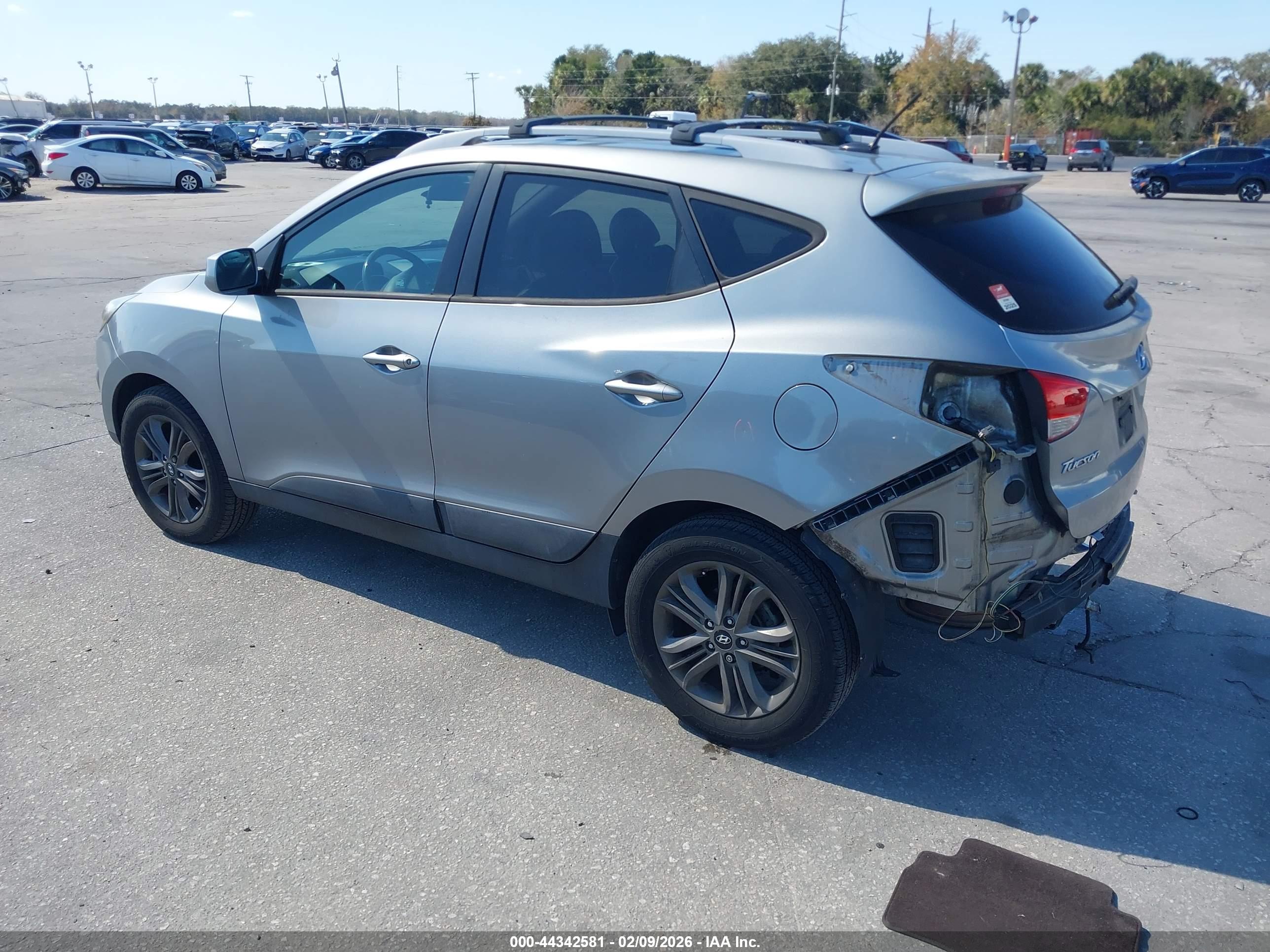 HYUNDAI TUCSON image 3