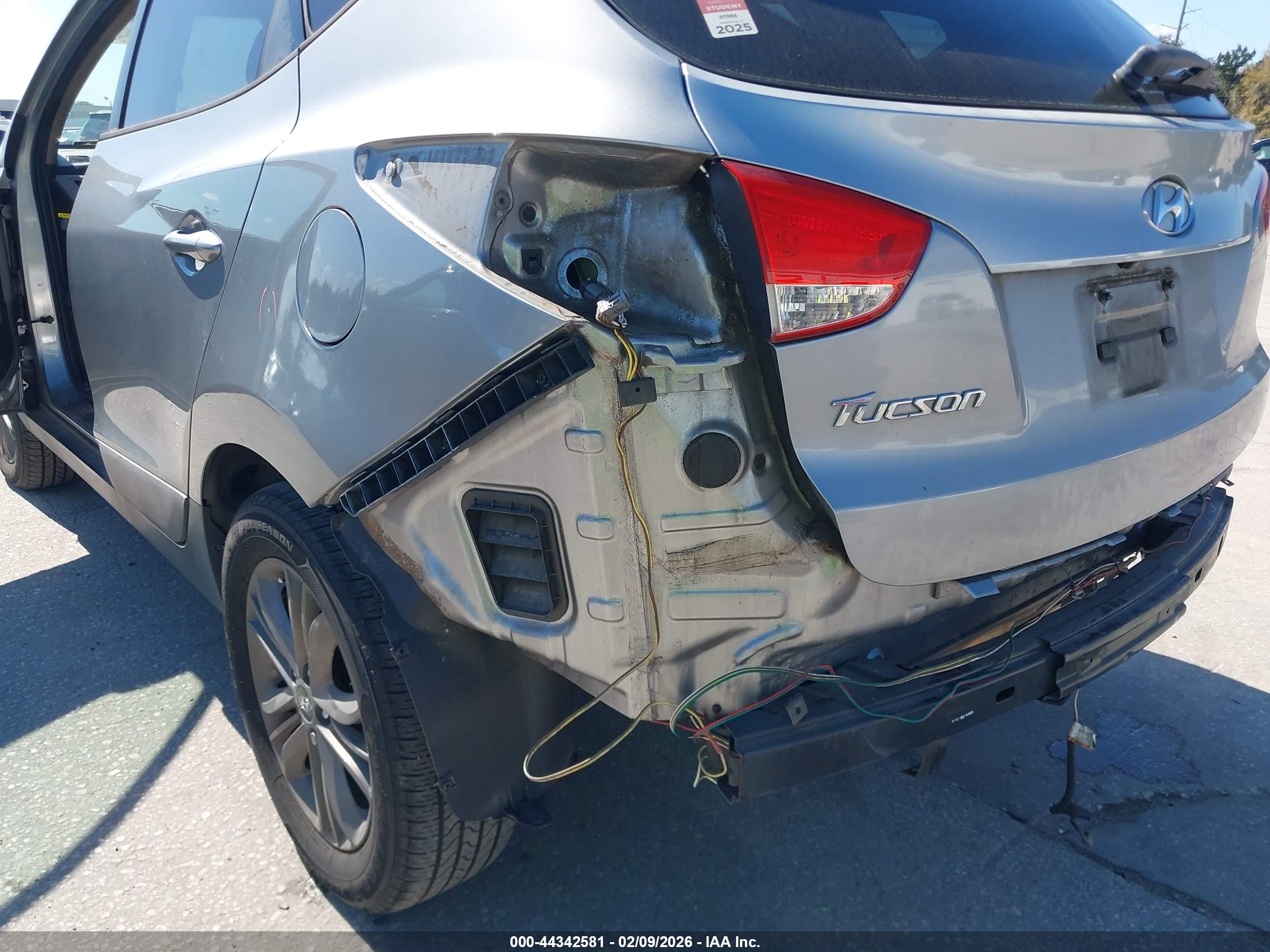 HYUNDAI TUCSON image 6