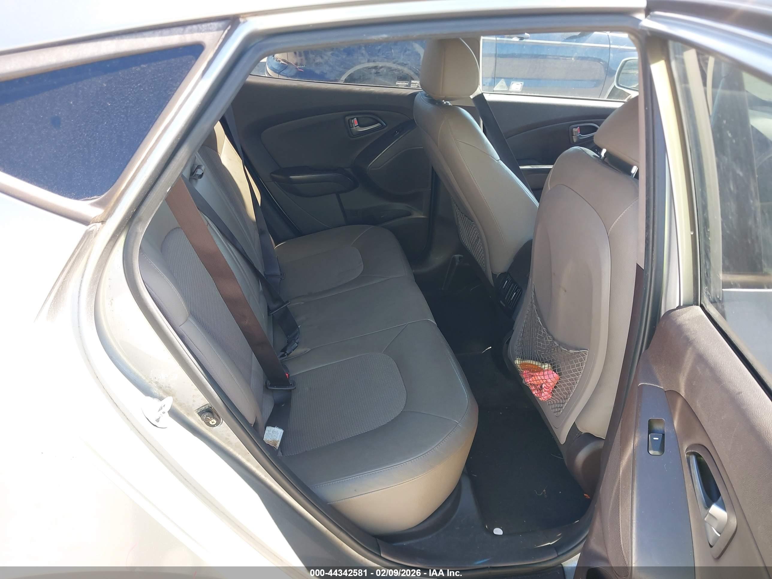 HYUNDAI TUCSON image 8