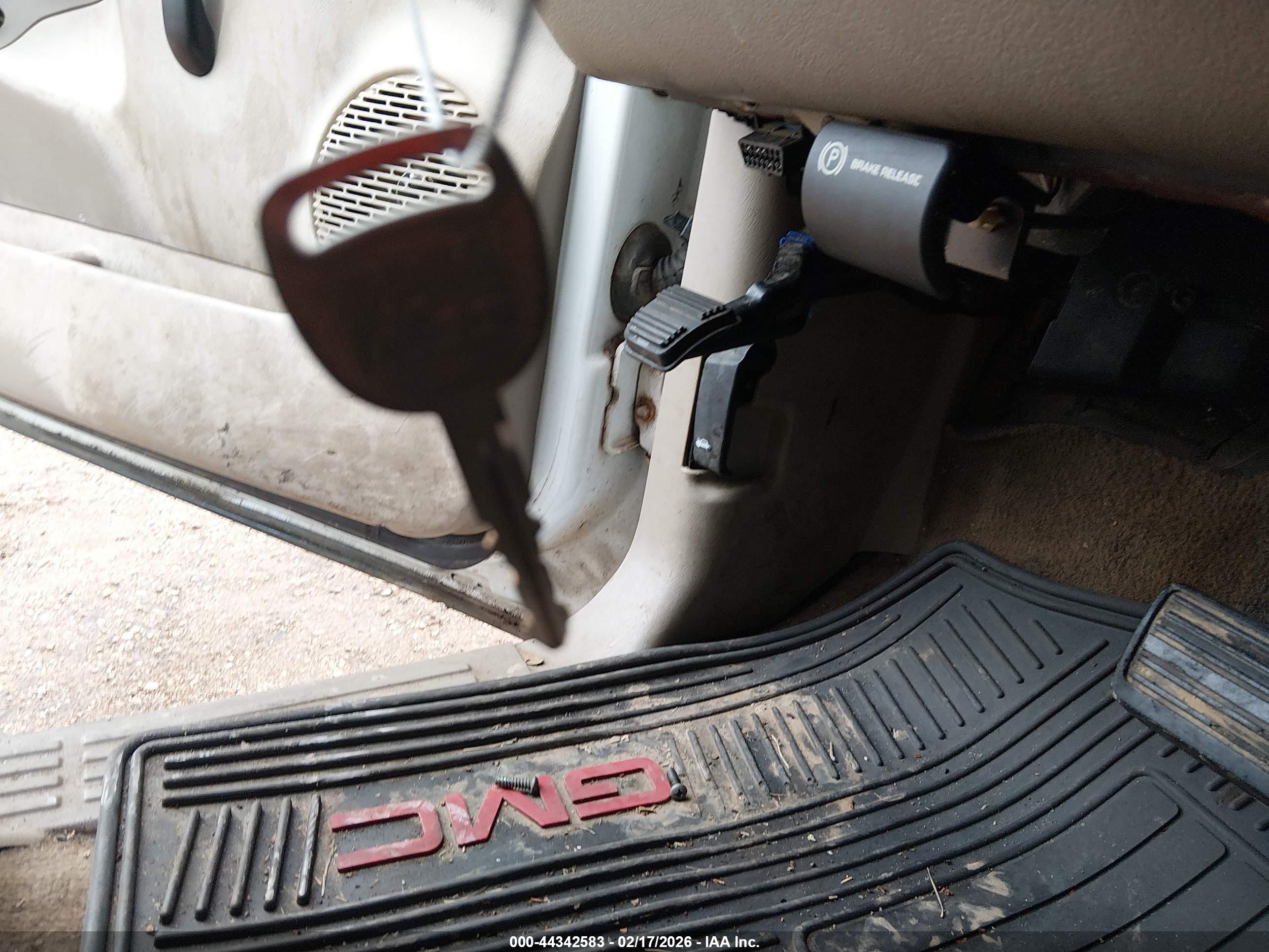 GMC SIERRA image 11