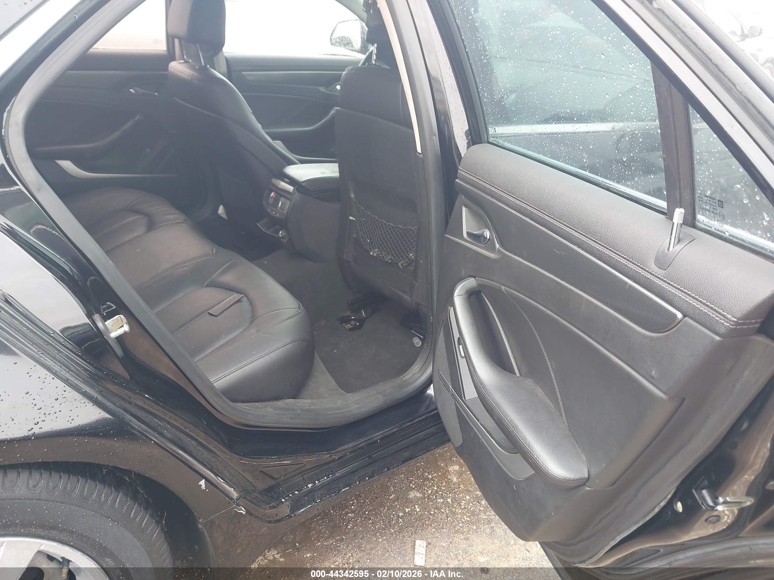 CADILLAC CTS image 8