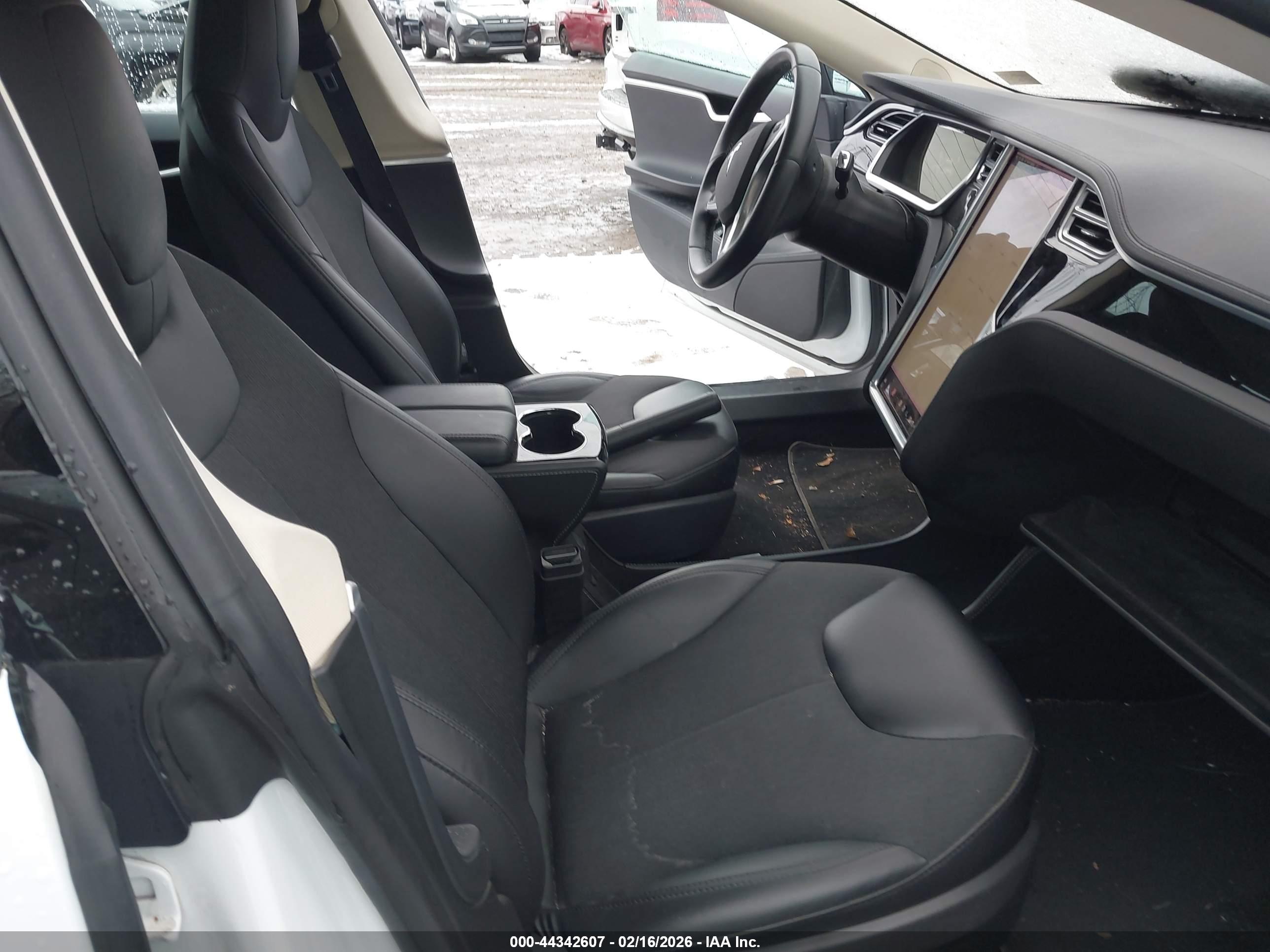 TESLA MODEL image 5