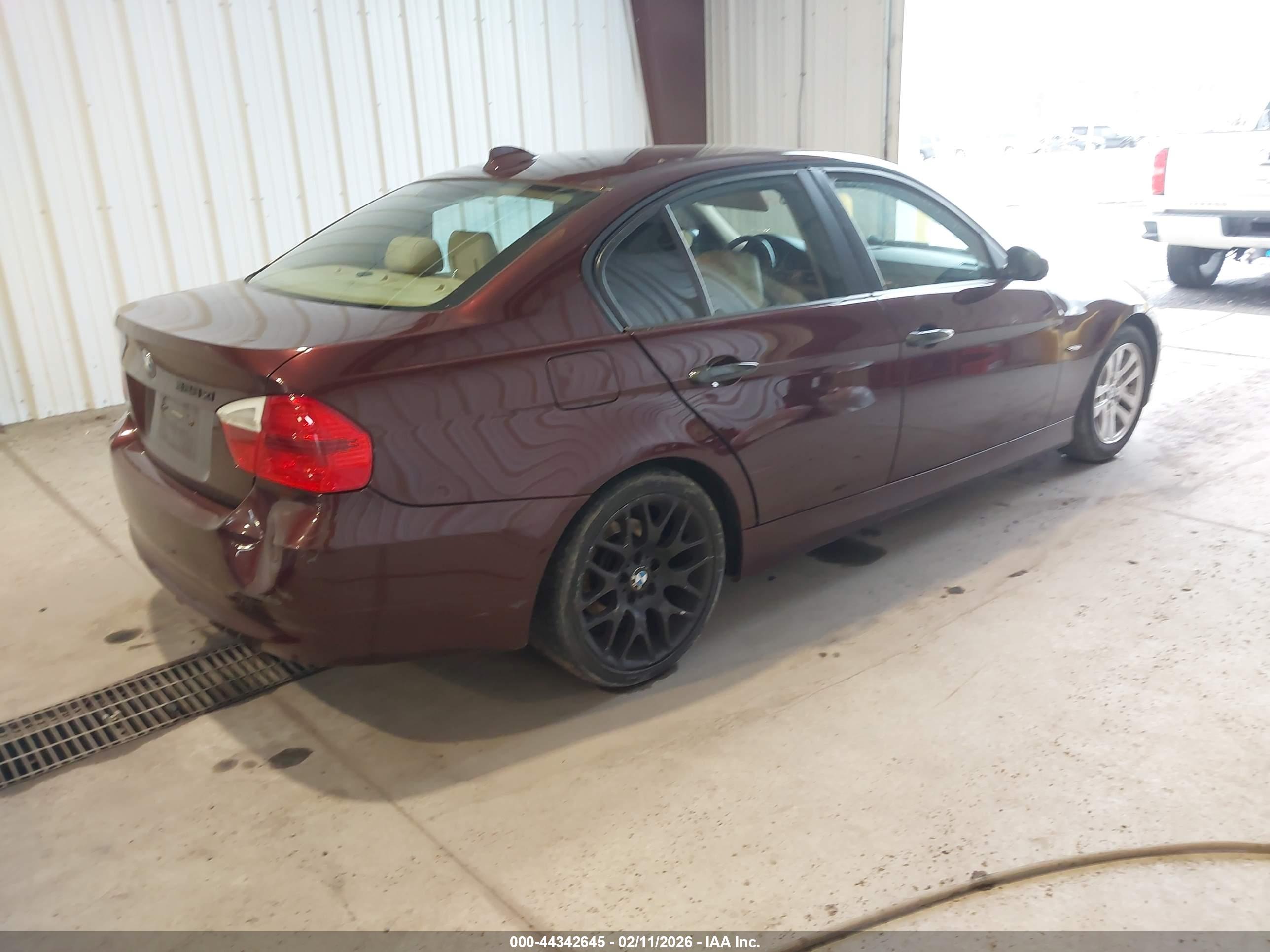 BMW 328XI image 4