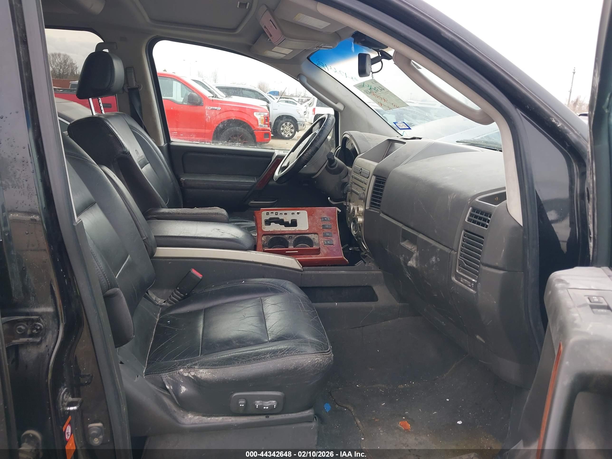 INFINITI QX56 image 5