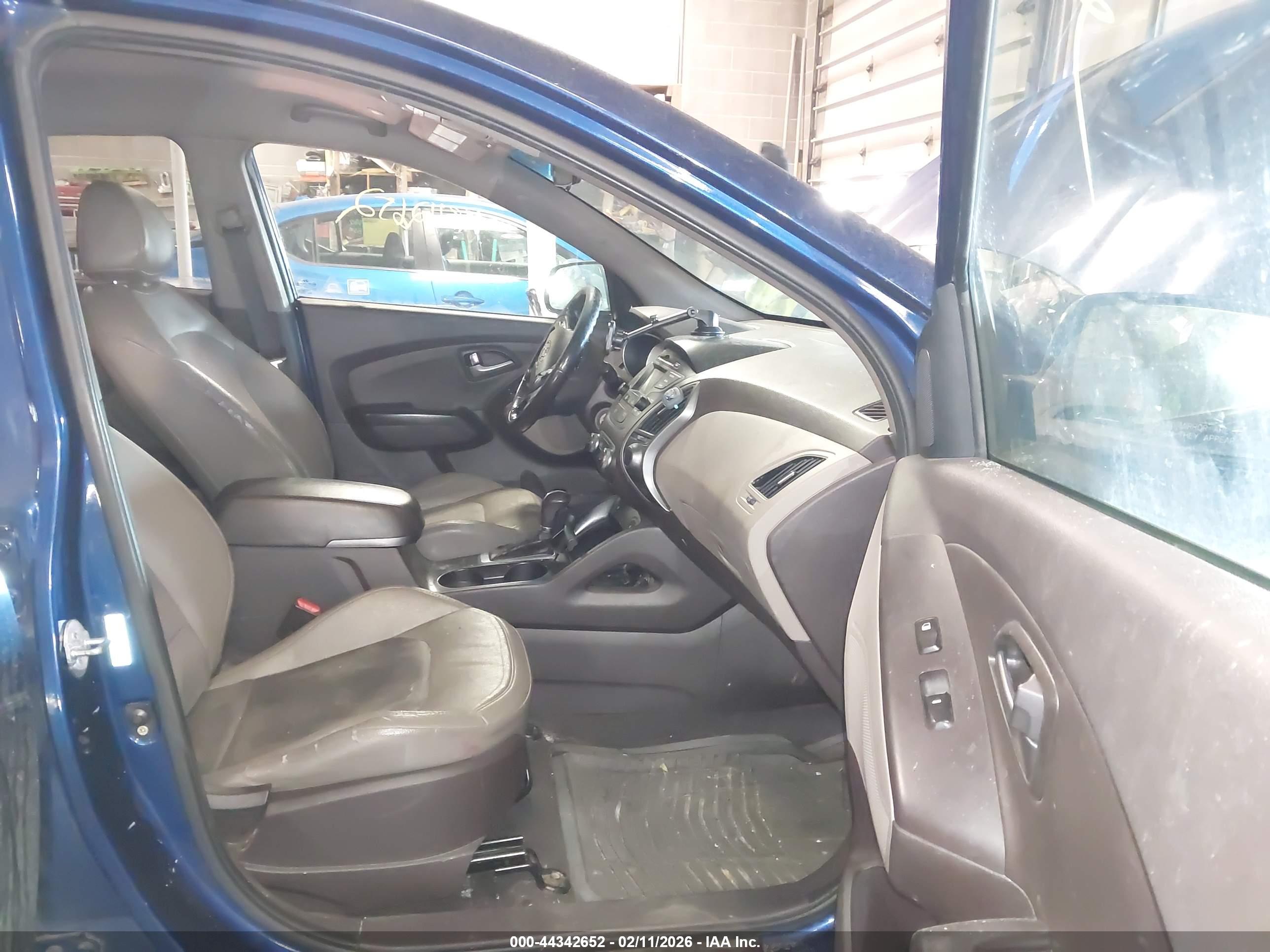HYUNDAI TUCSON image 5