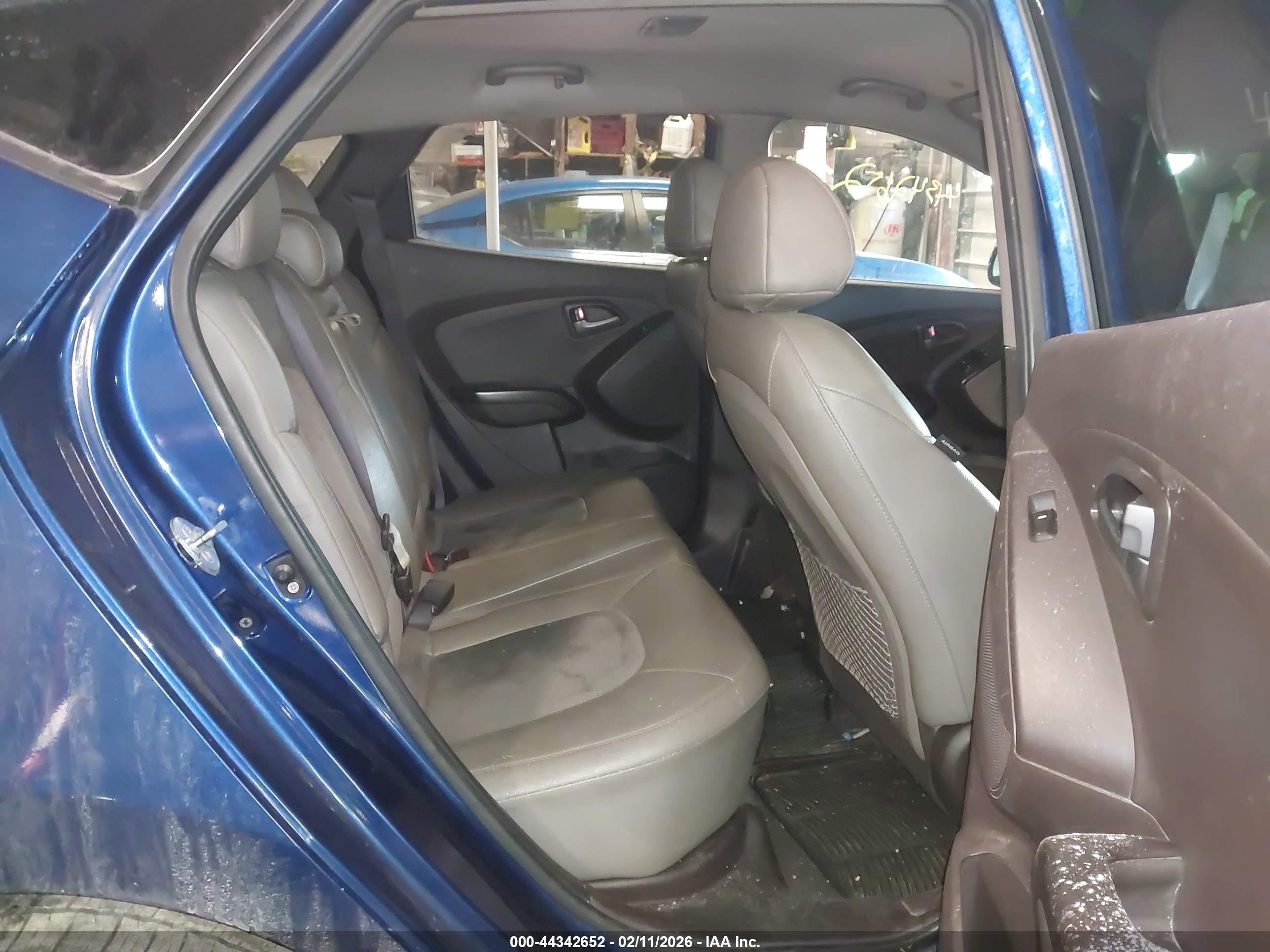 HYUNDAI TUCSON image 8