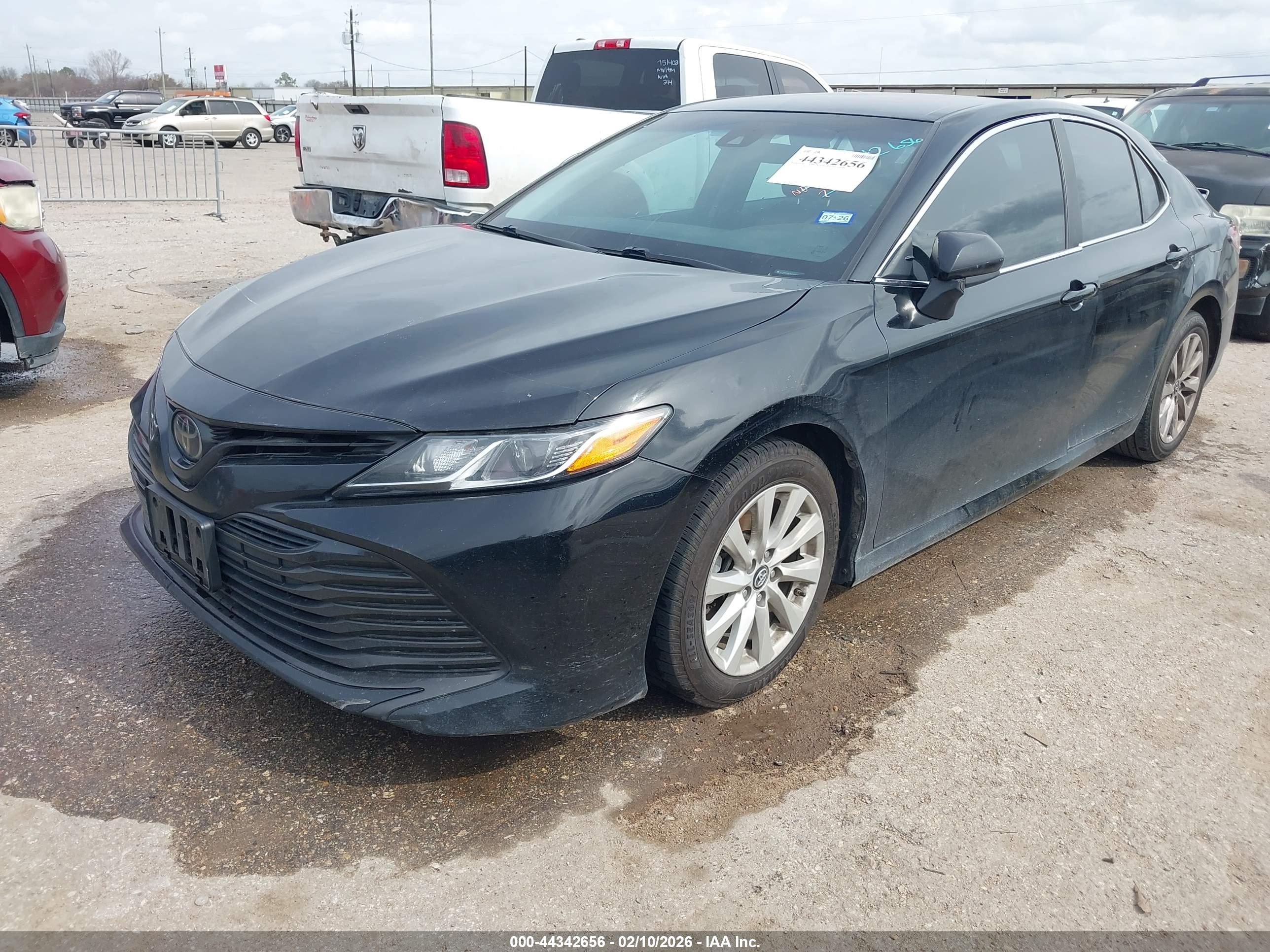 TOYOTA CAMRY image 2