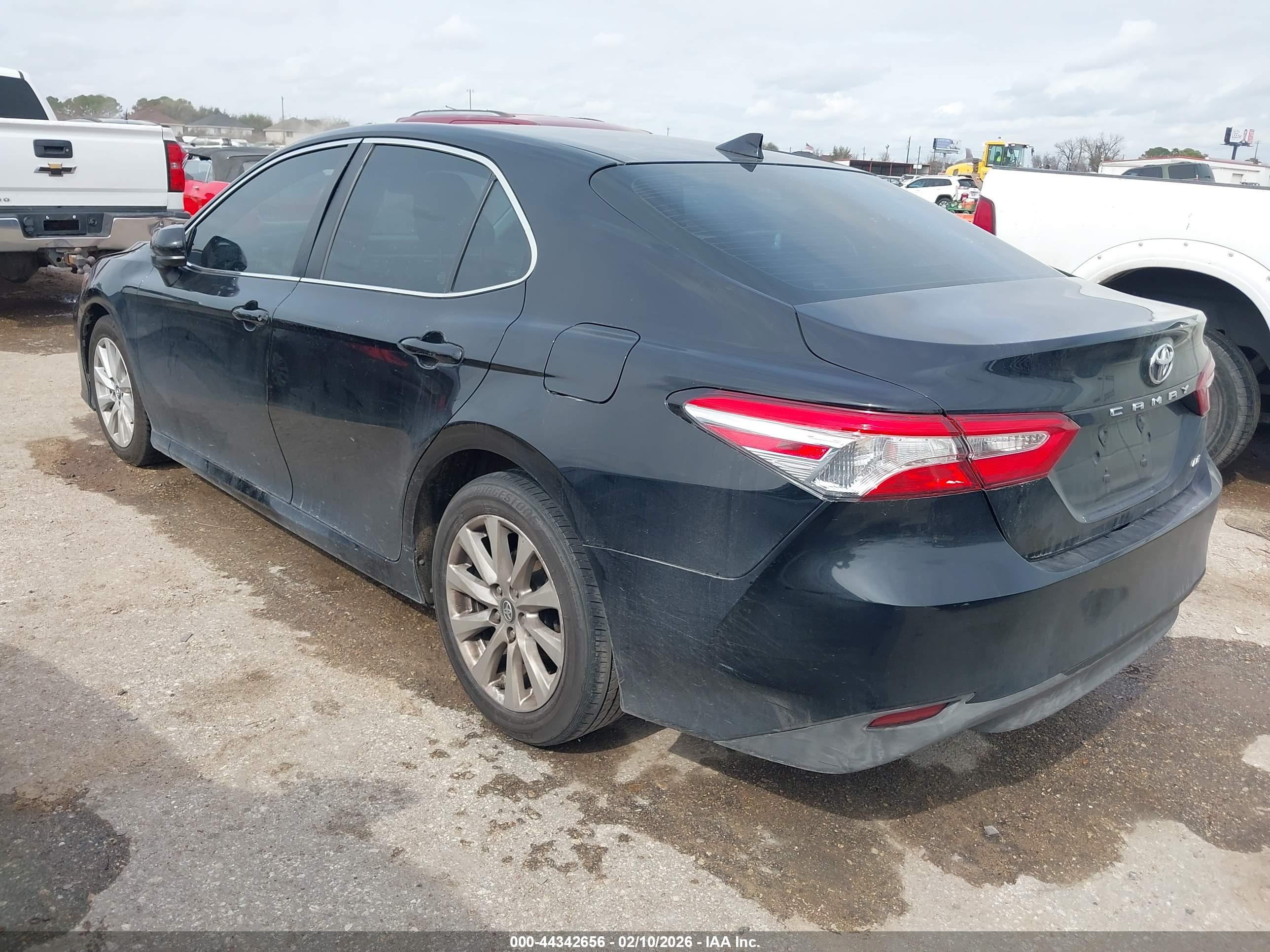 TOYOTA CAMRY image 3