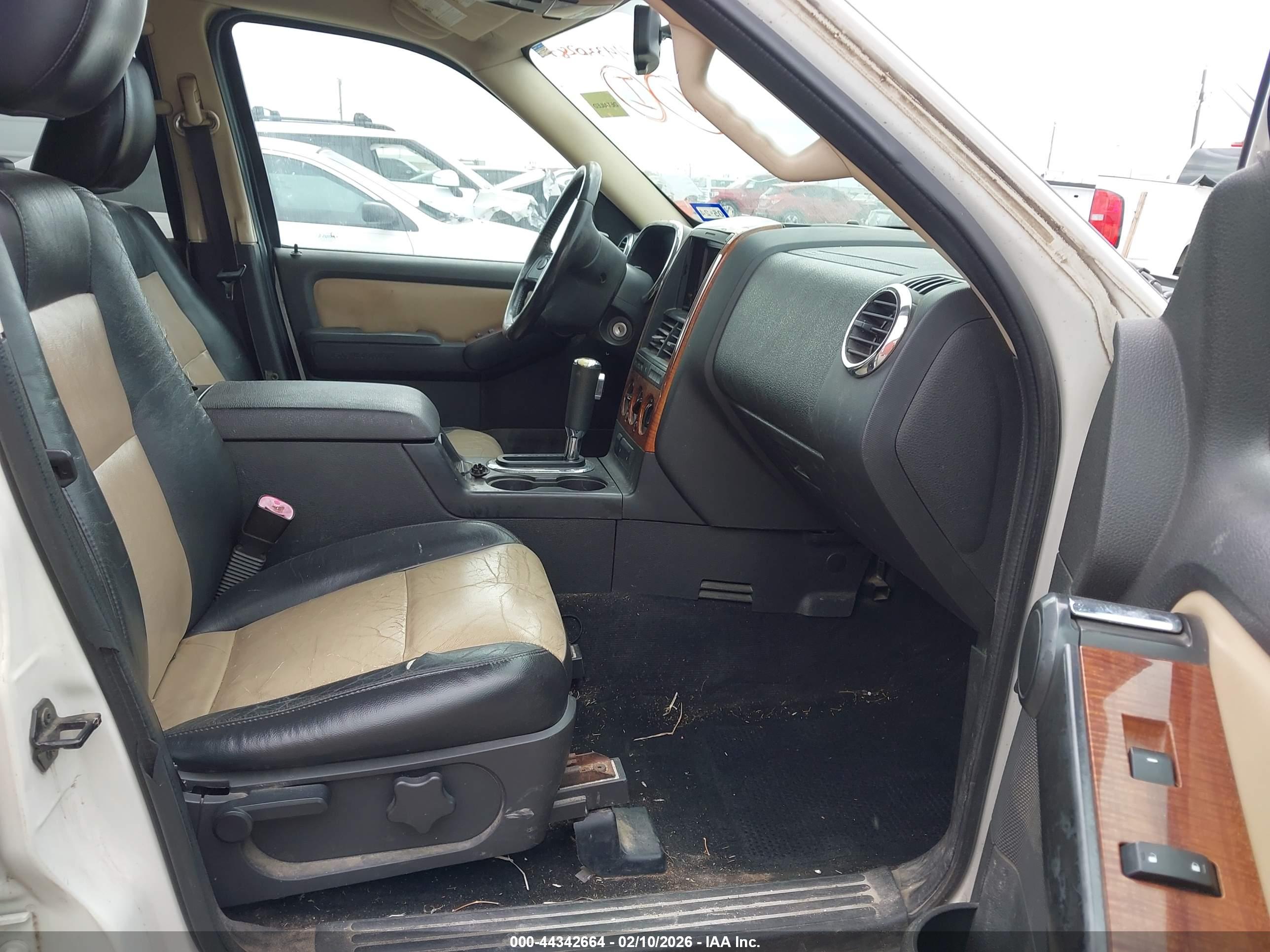 FORD EXPLORER image 5