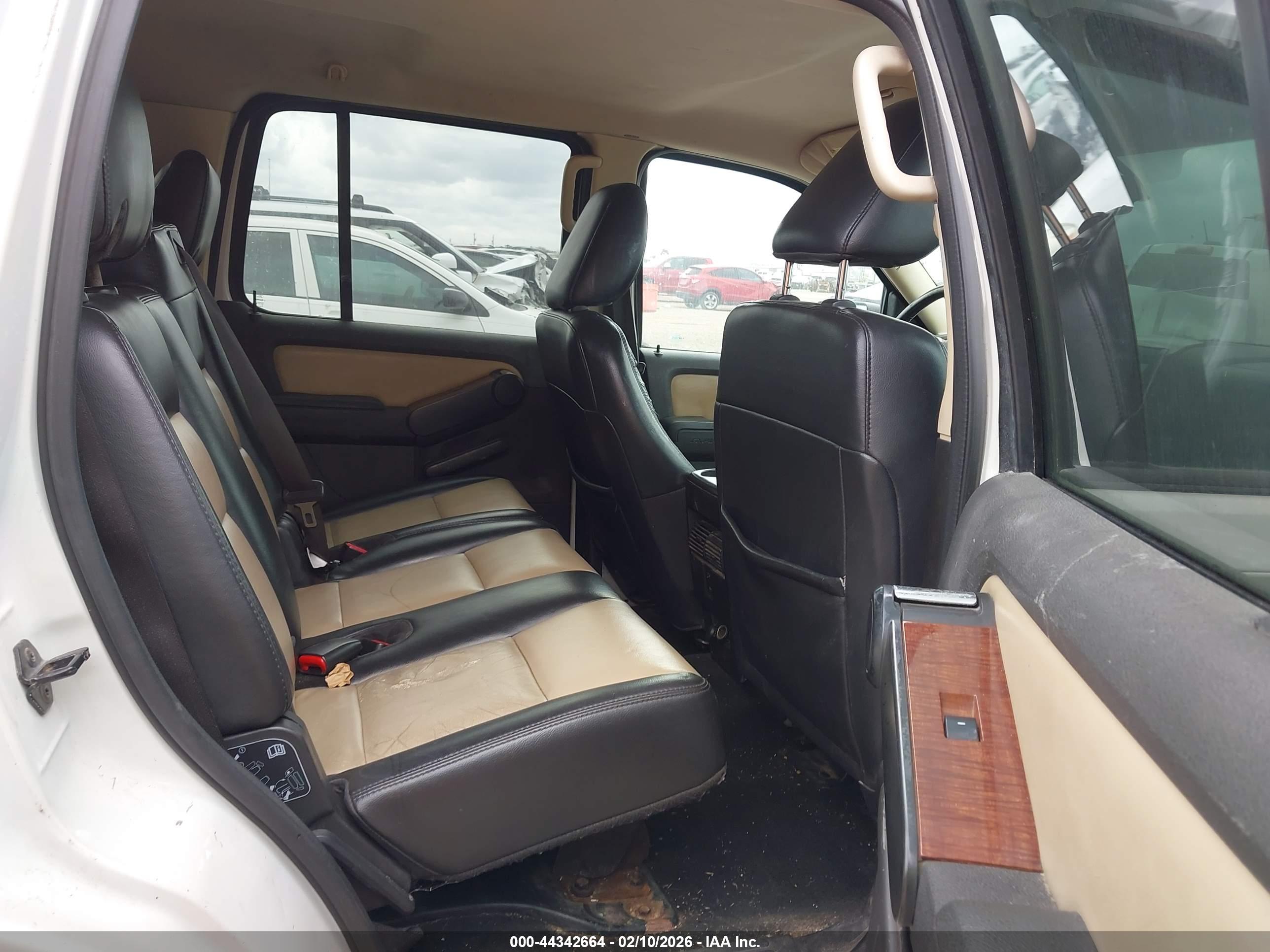 FORD EXPLORER image 8